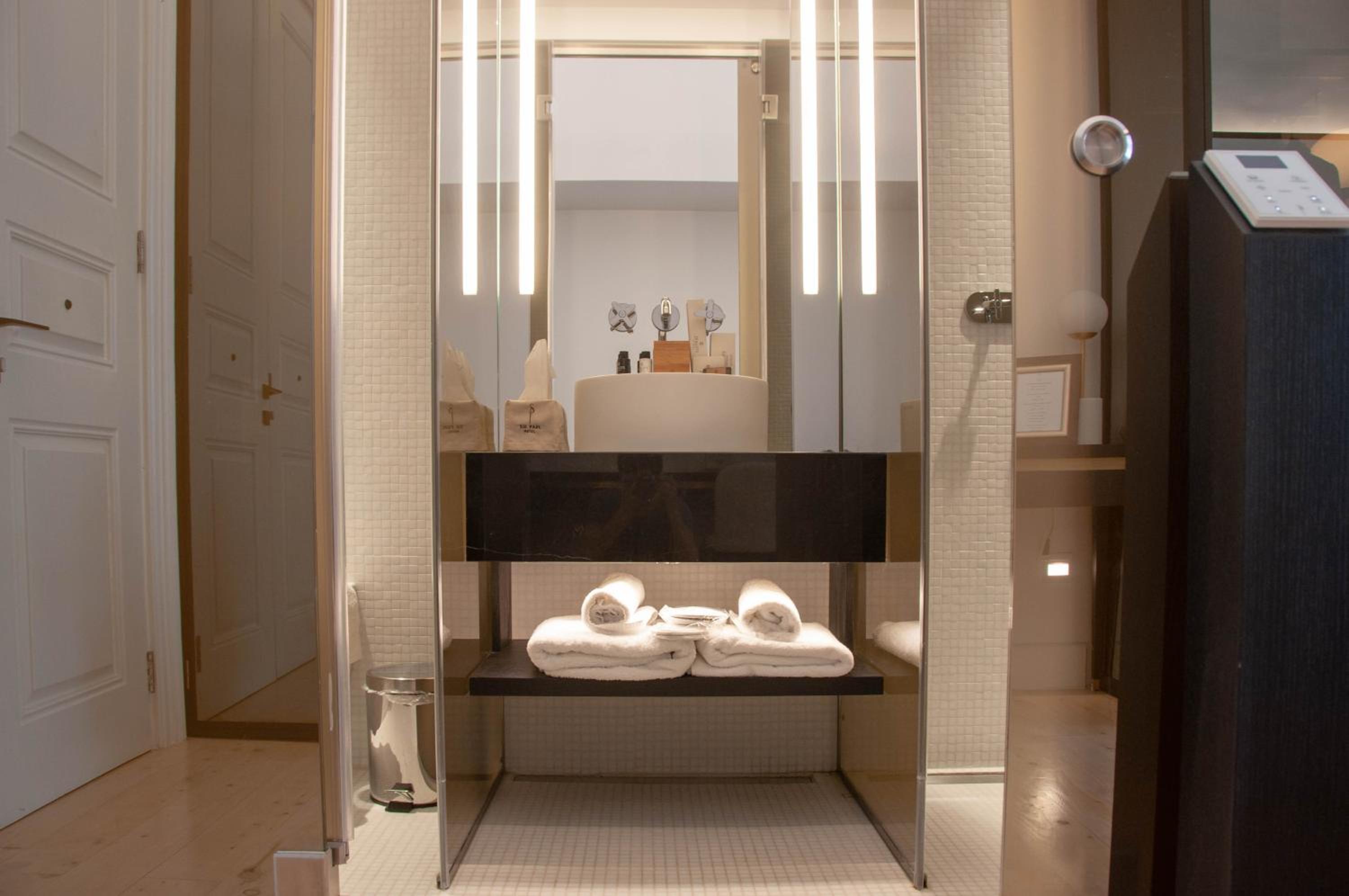 Standard Double or Twin Room - Photo 24