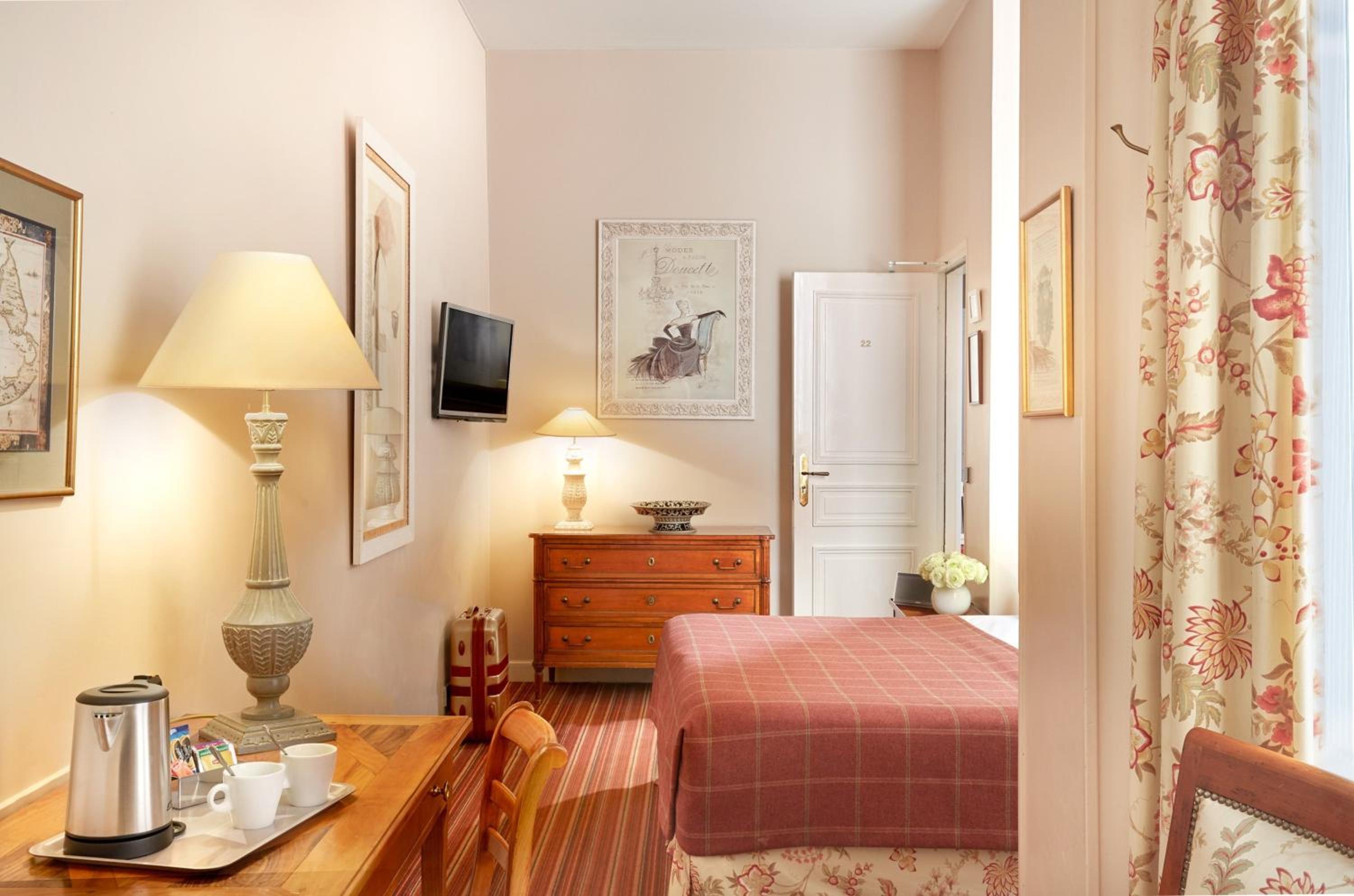 Superior Triple Room photo 2