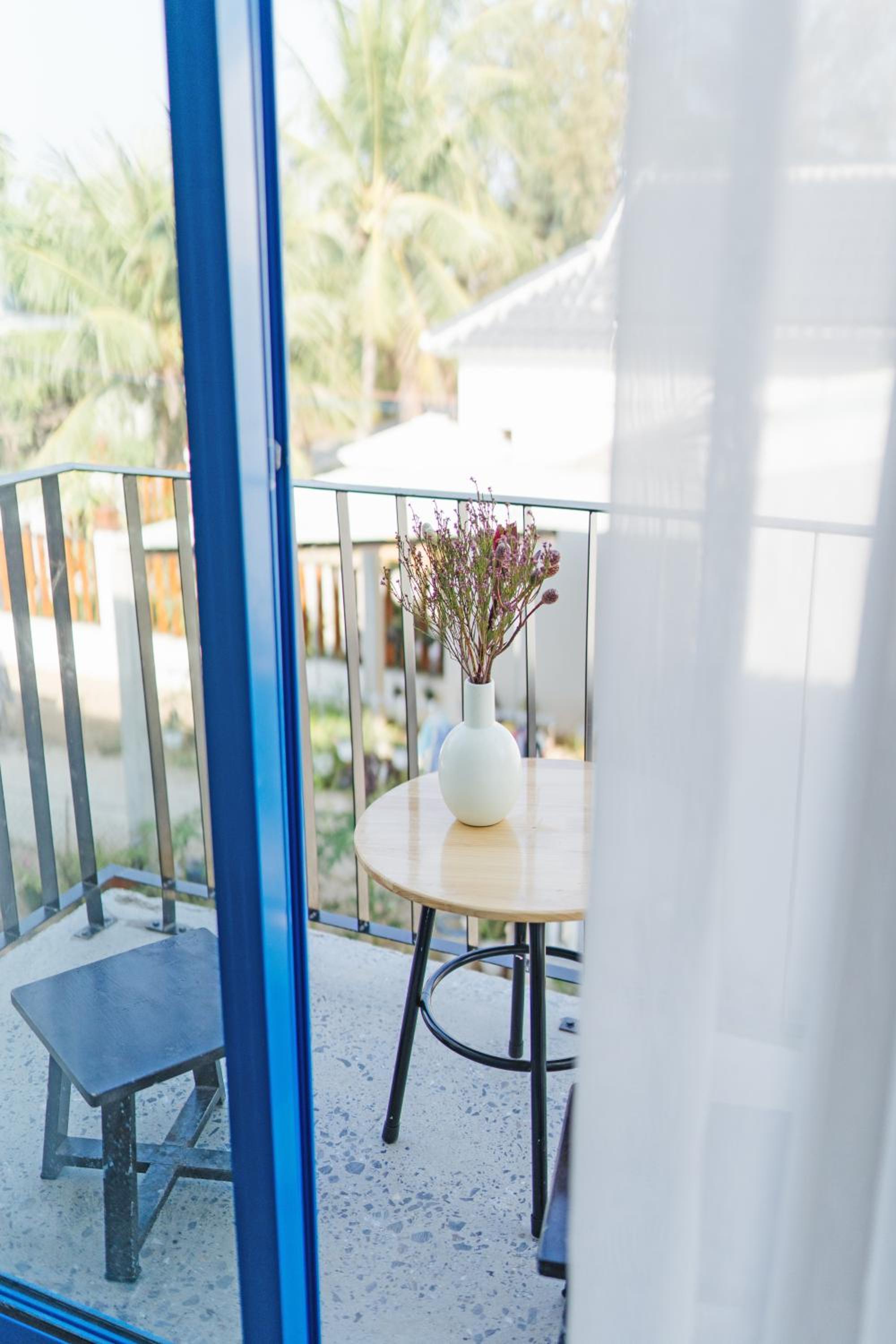 Deluxe Double Room with Balcony - Photo 3
