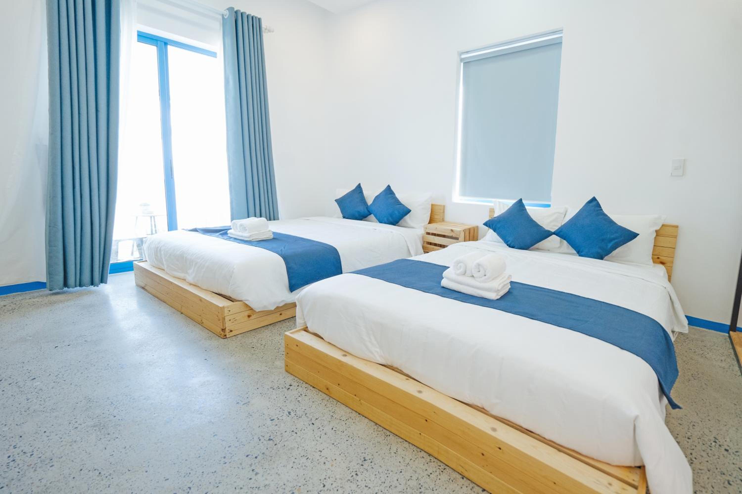 Superior Queen Room with Two Queen Beds - Photo 15