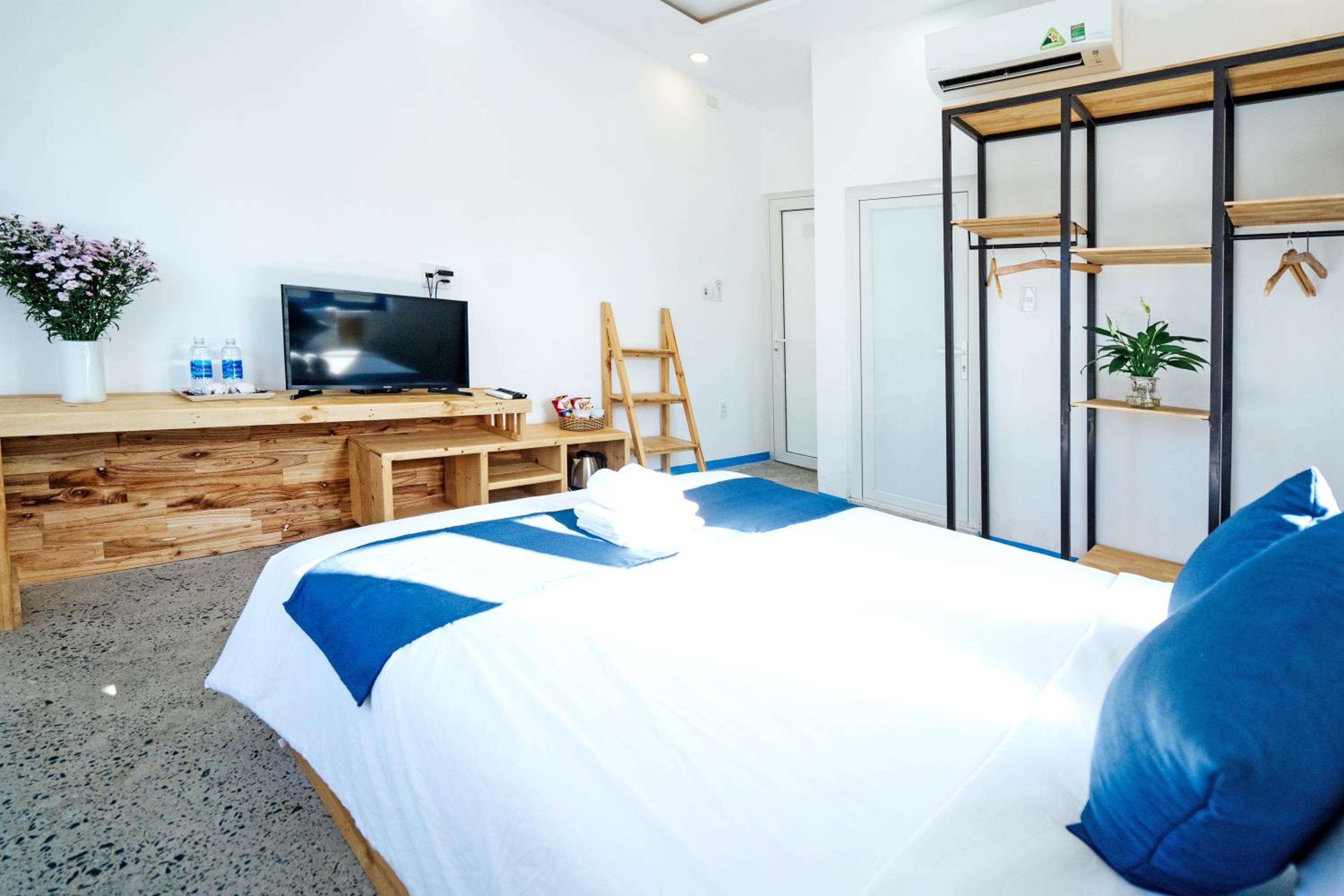 Deluxe Double Room with Balcony - Photo 1