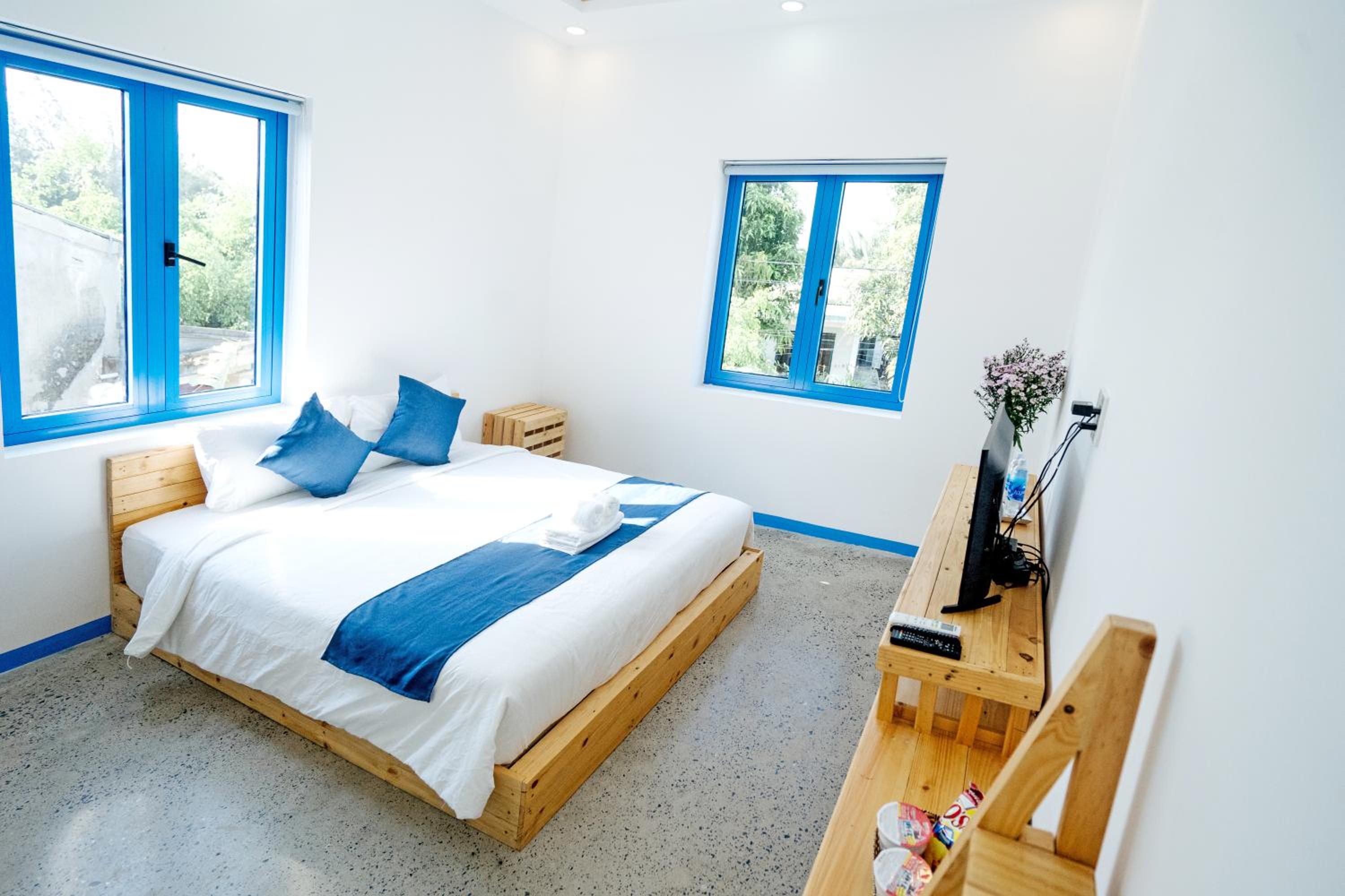 Double Room with Pool View - Photo 5