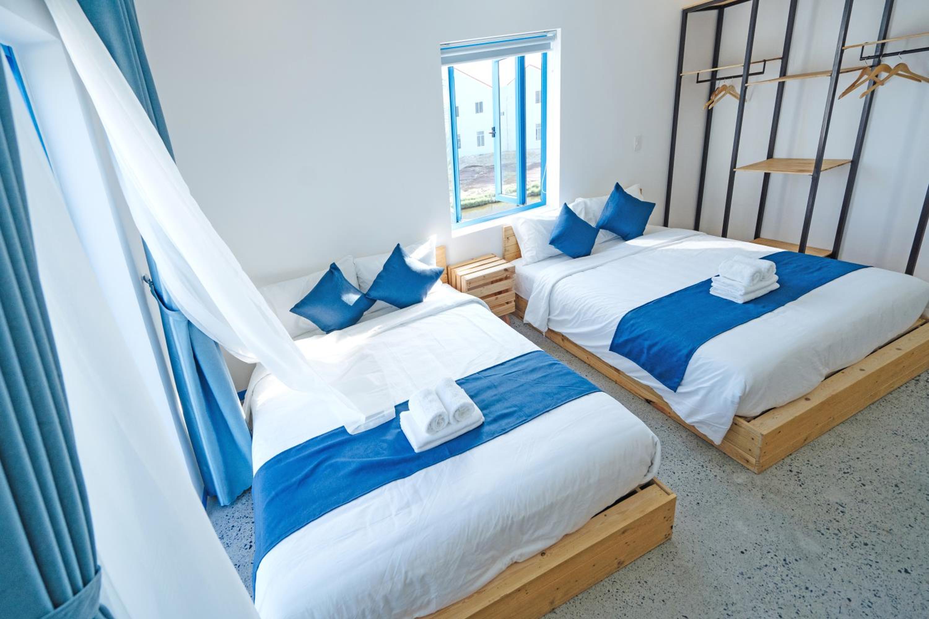 Superior Queen Room with Two Queen Beds - Photo 9