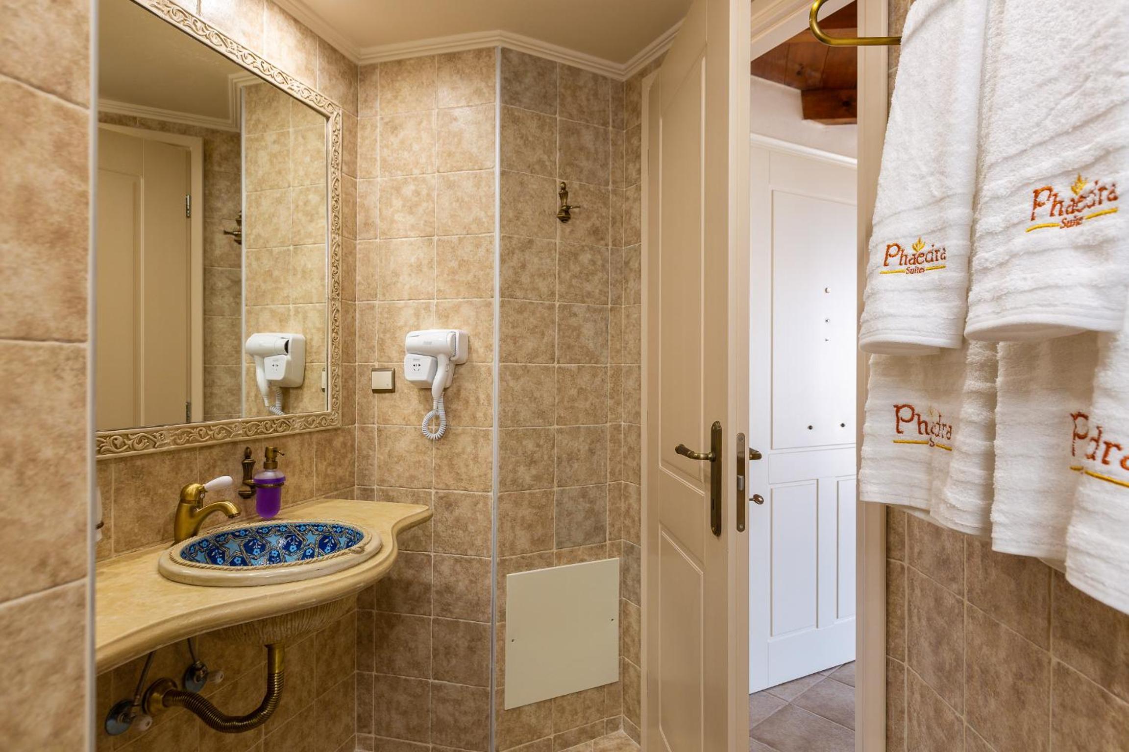 Superior Suite with Balcony and Pool View photo 2