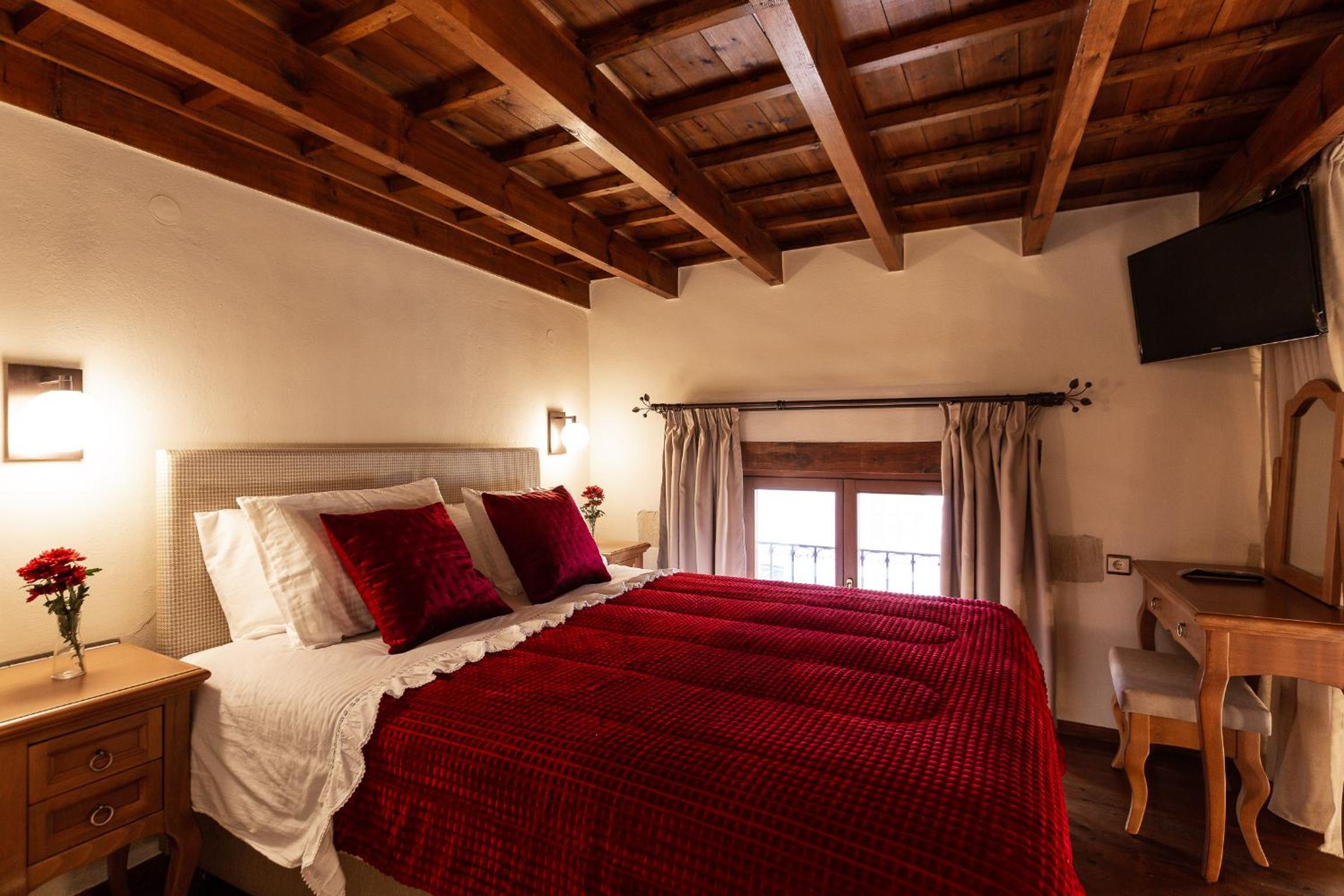 King Suite with Balcony photo 3