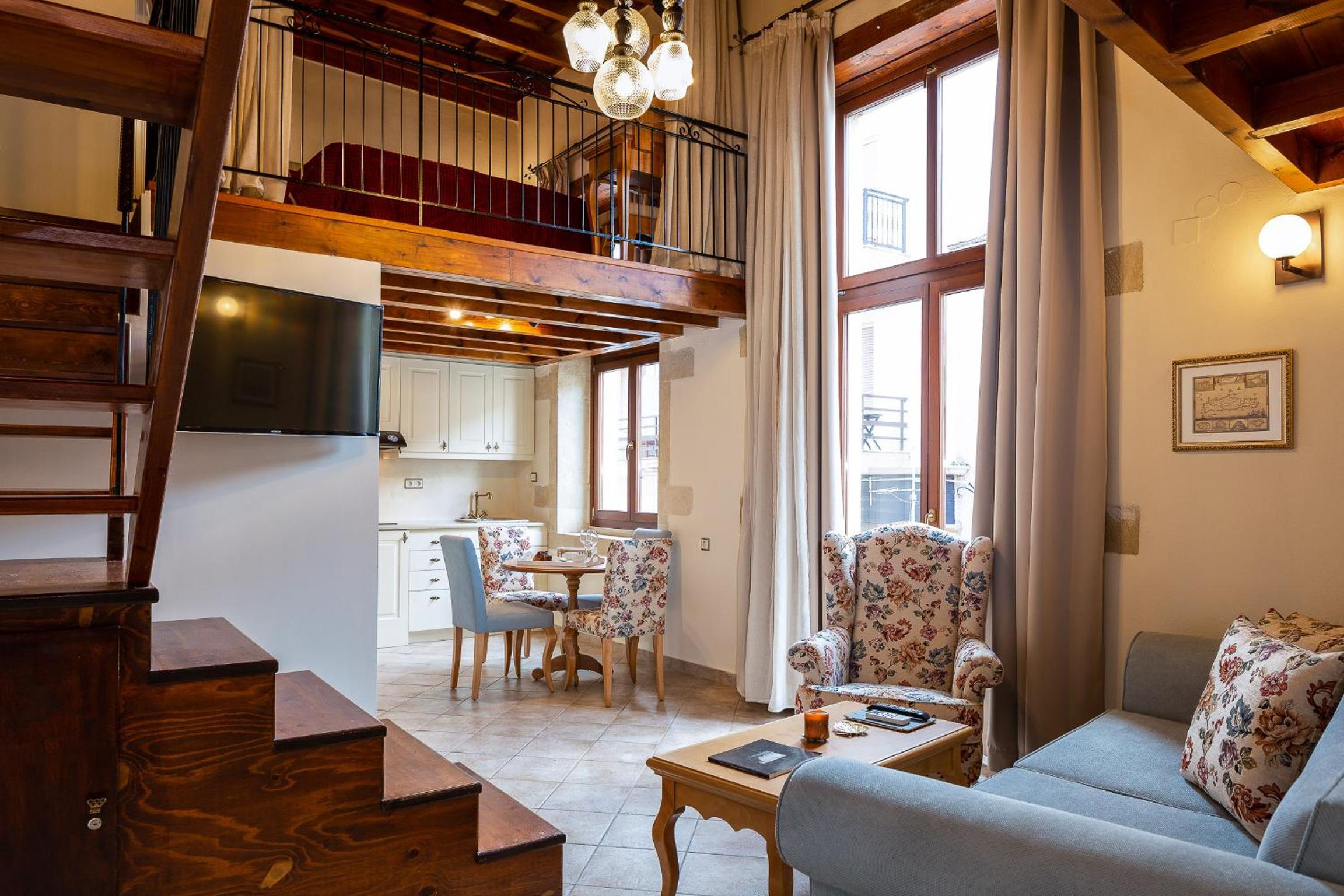 King Suite with Balcony photo 1