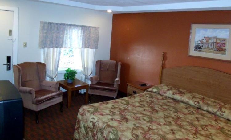 Deluxe King Room - Non-Smoking photo 1