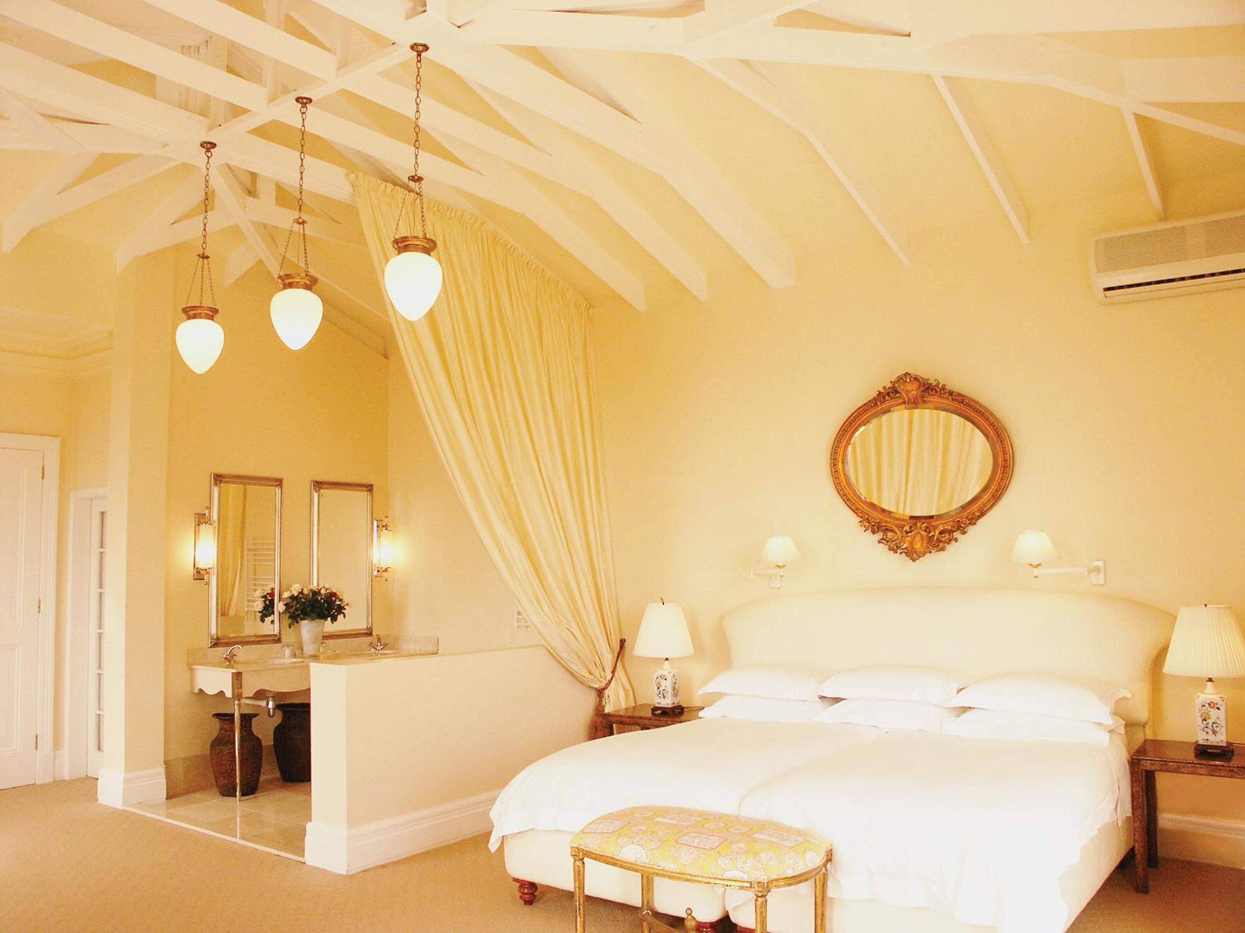 Luxury King Suite photo 1