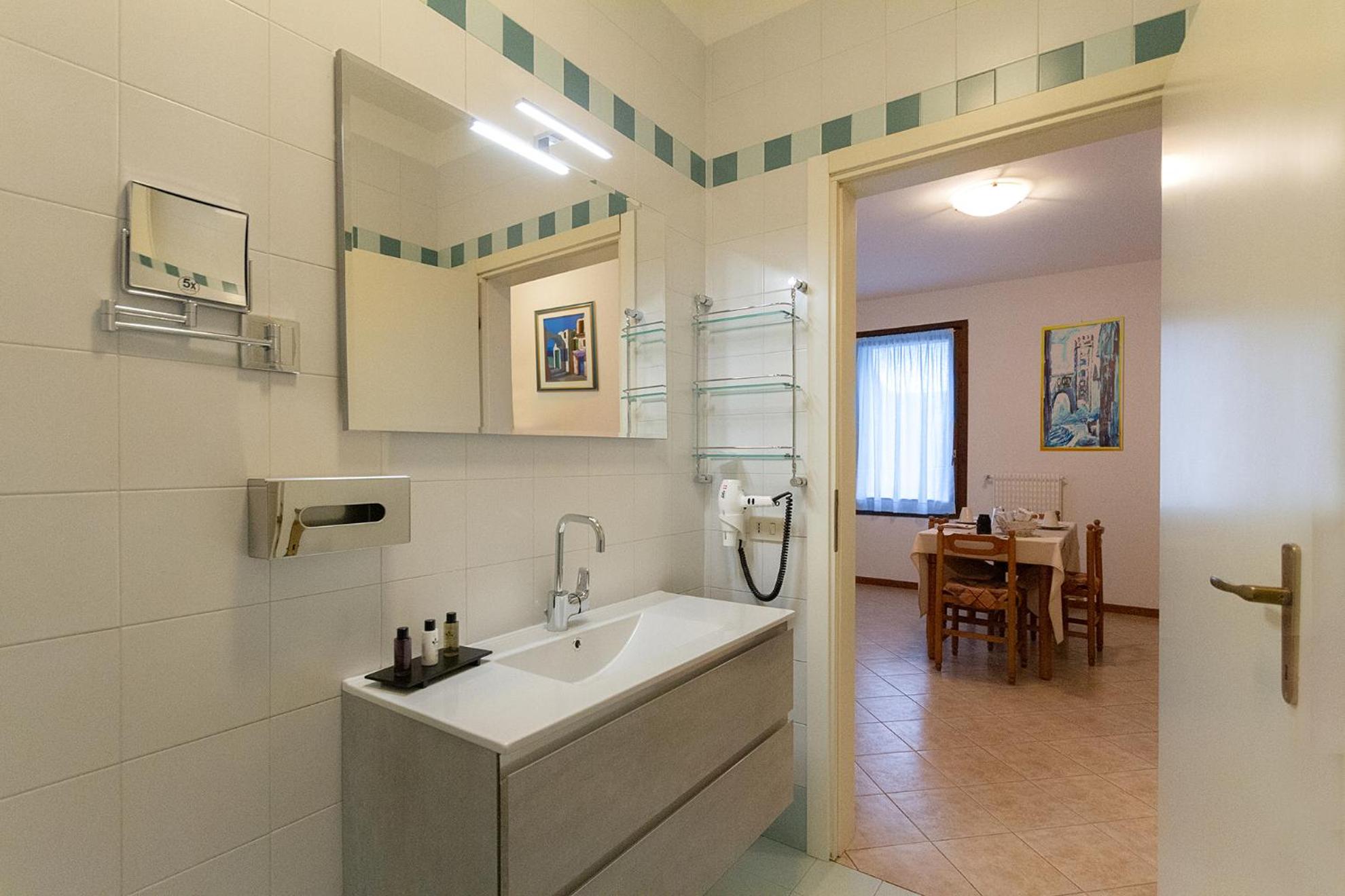 One-Bedroom Apartment - Photo 12