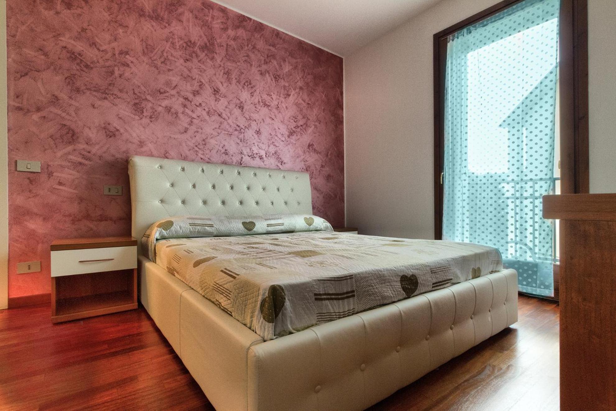 One-Bedroom Apartment - Photo 3