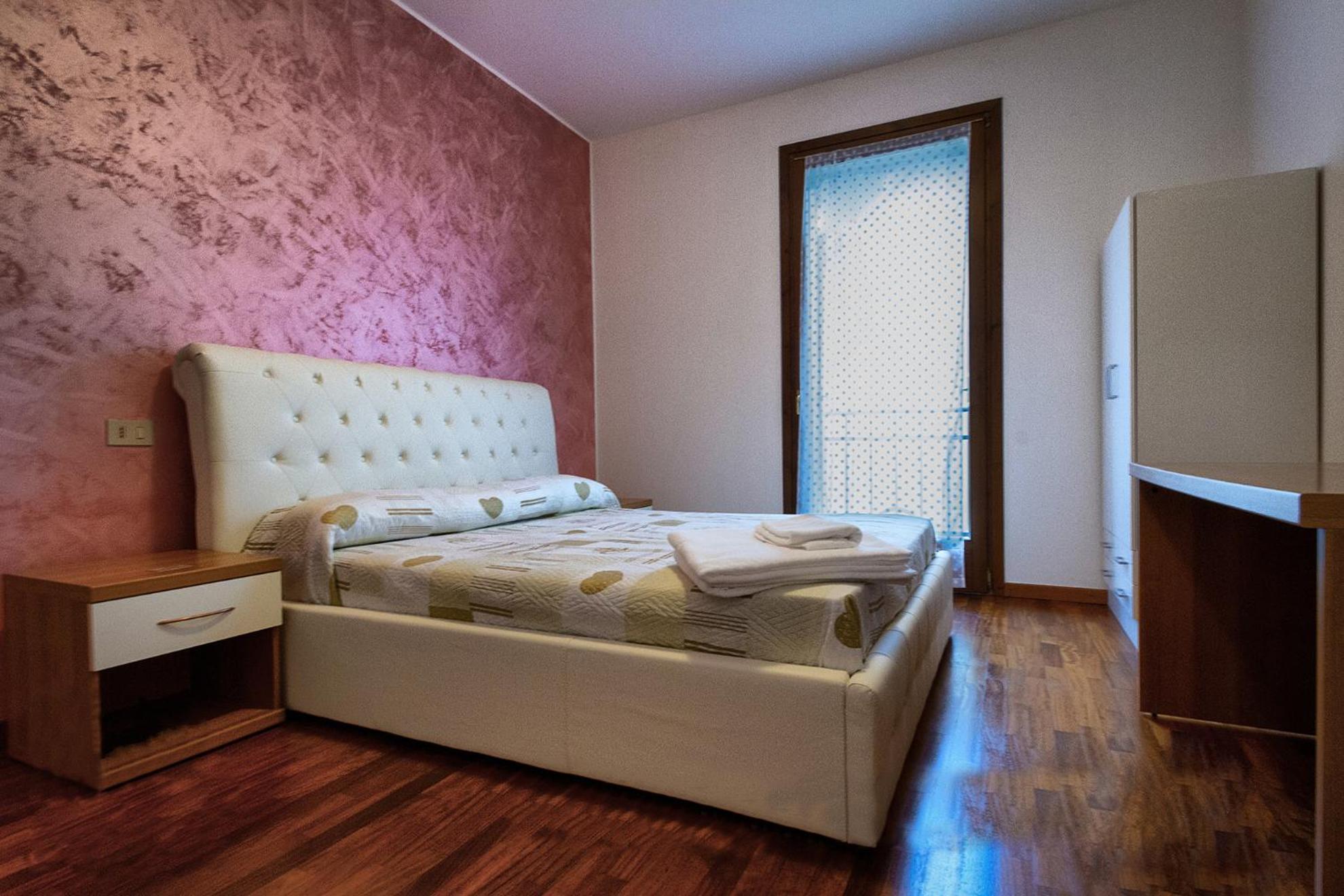 One-Bedroom Apartment - Photo 15