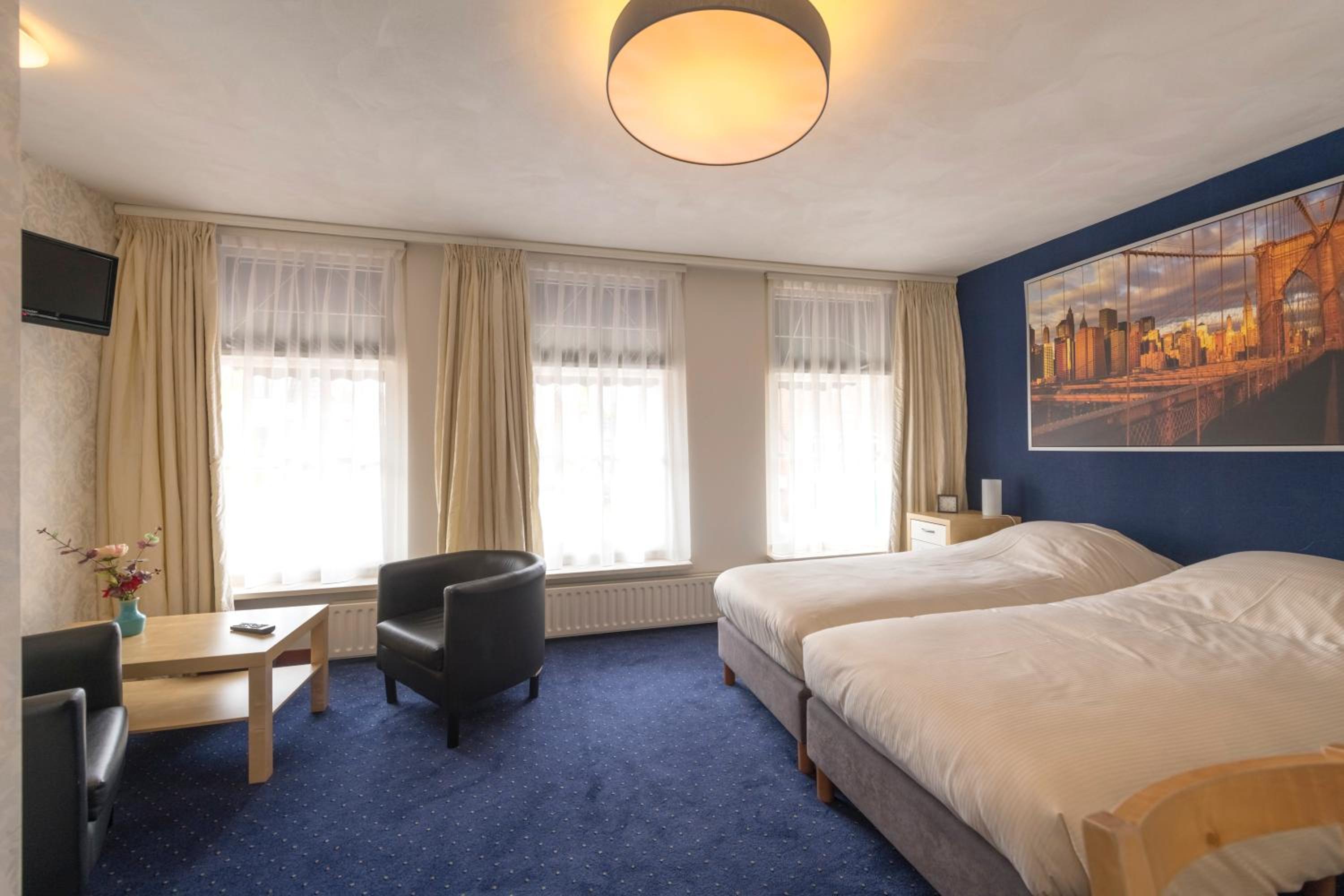 Large Twin Room photo 1