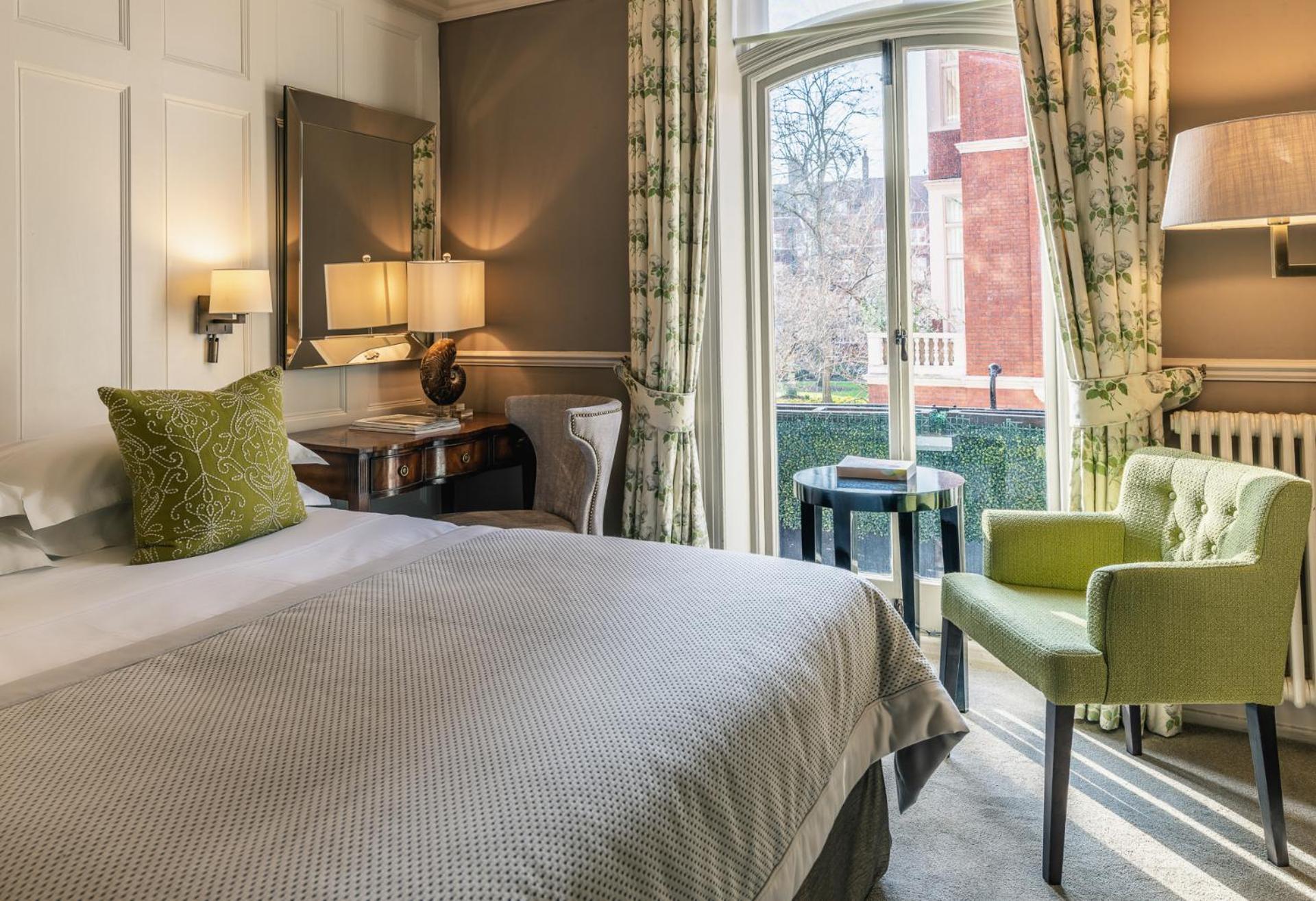 Superior Queen Room at 11 Cadogan Gardens photo 1