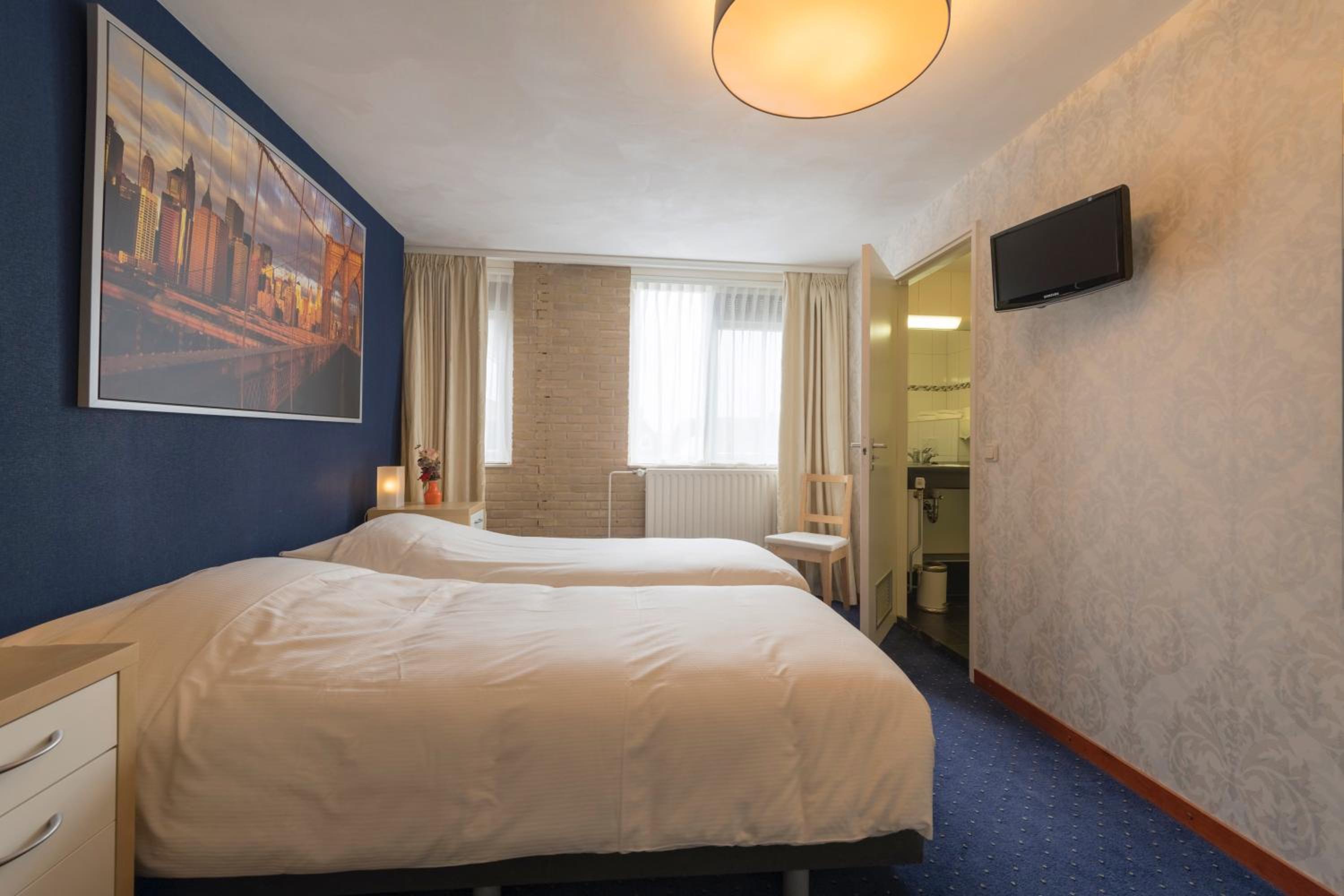 Standard Twin Room photo 2