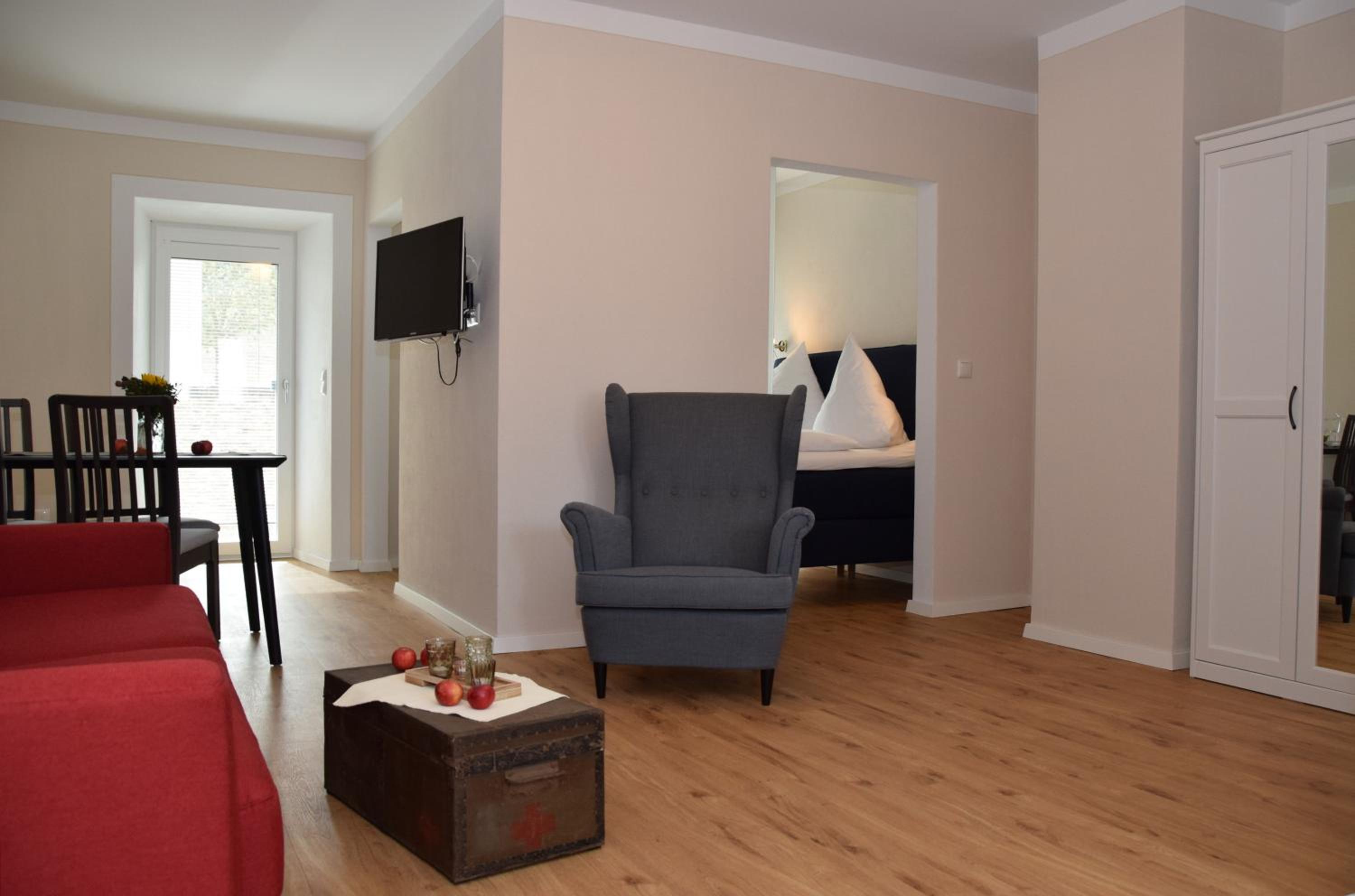 One-Bedroom Apartment with Garden photo 1