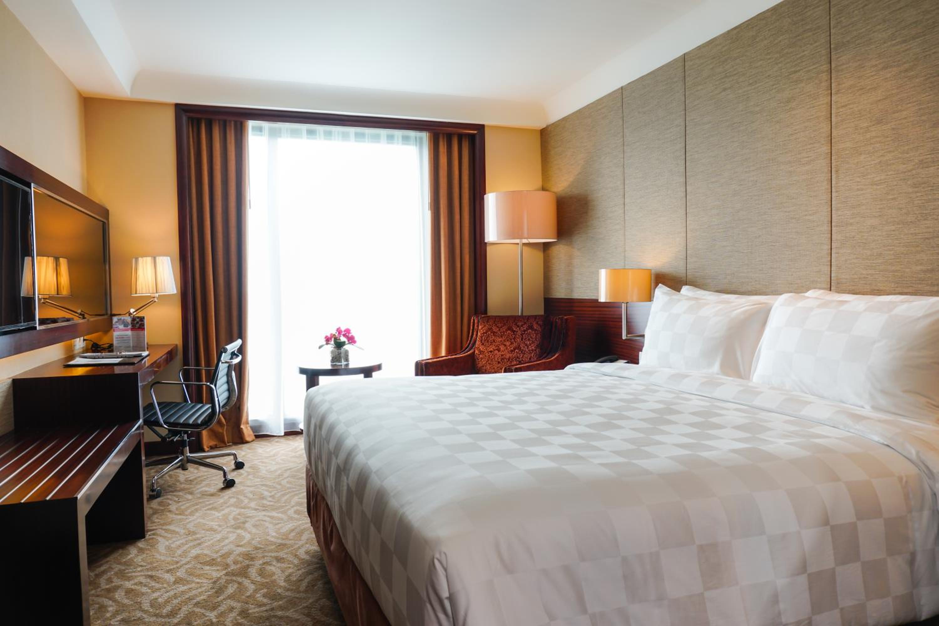 Deluxe Queen Room - Photo 1