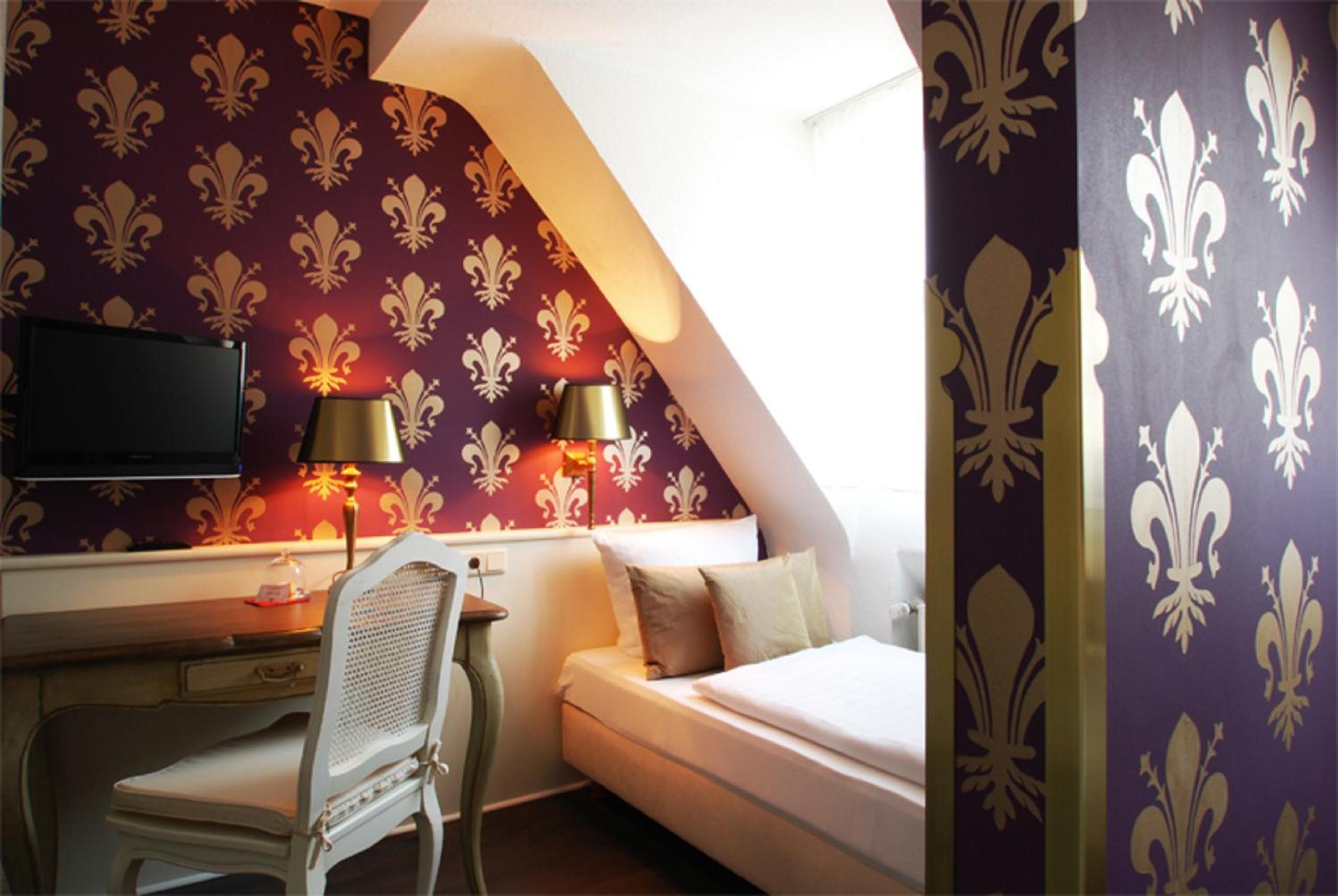 Double or Twin Room - Photo 6