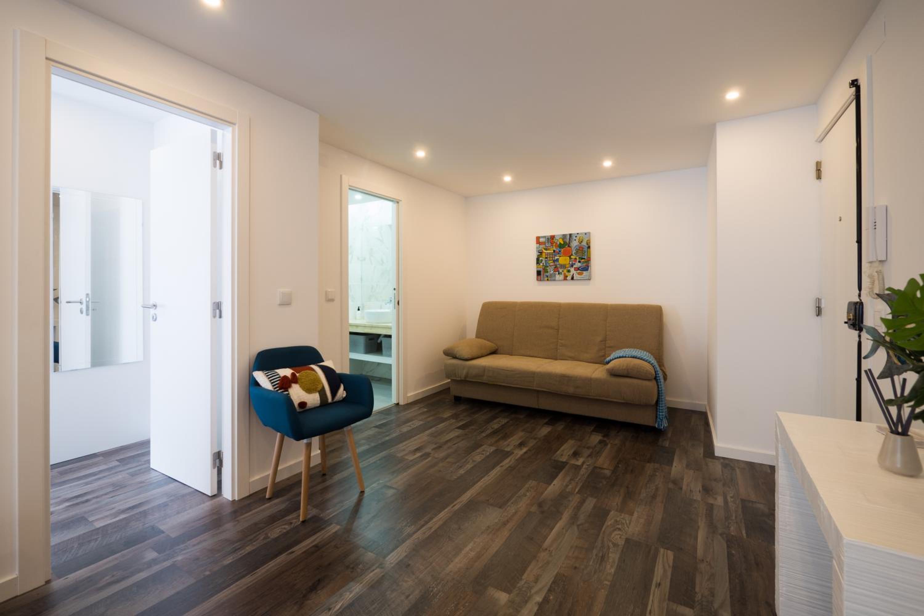 One-Bedroom Apartment photo 3