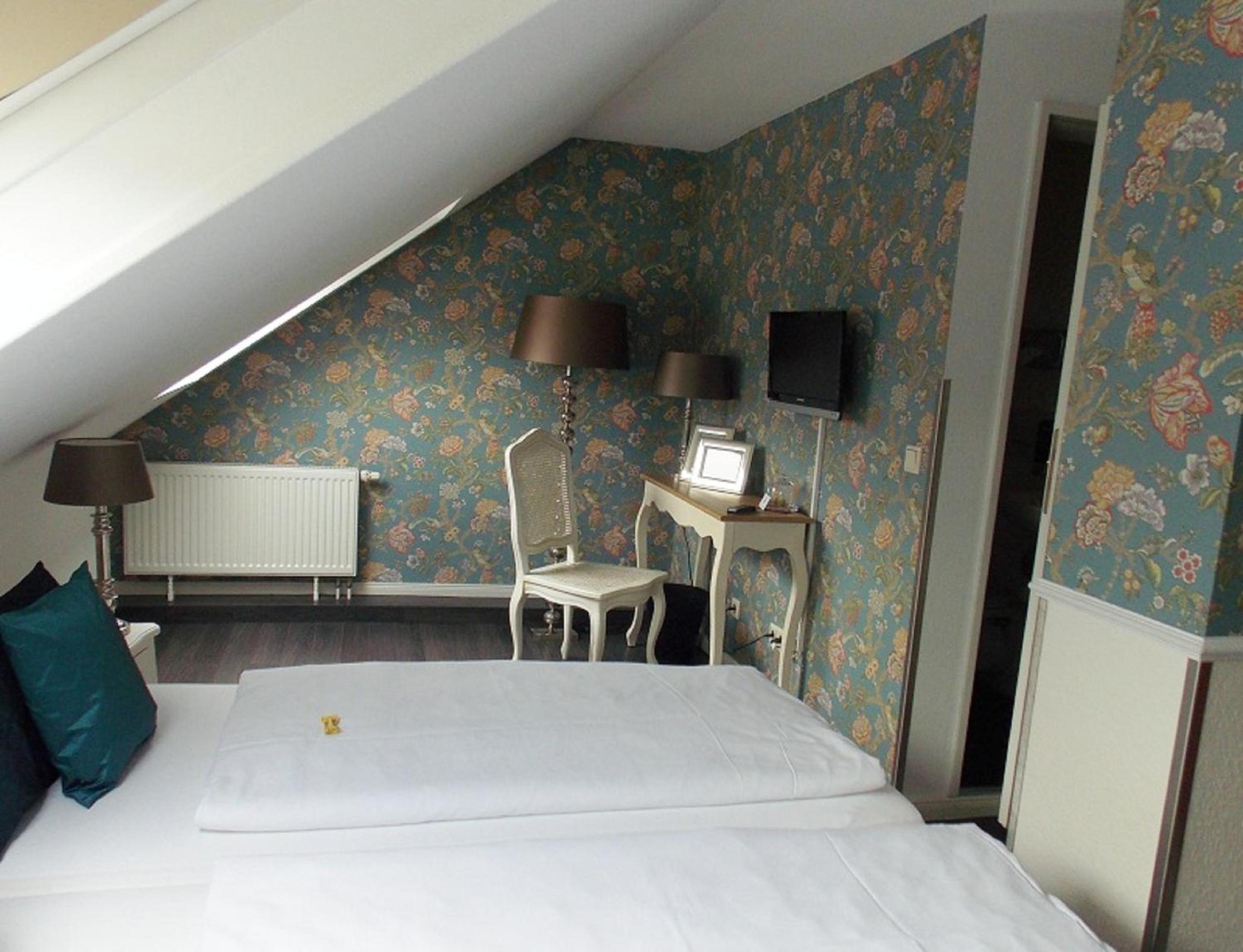 Double or Twin Room - Photo 8