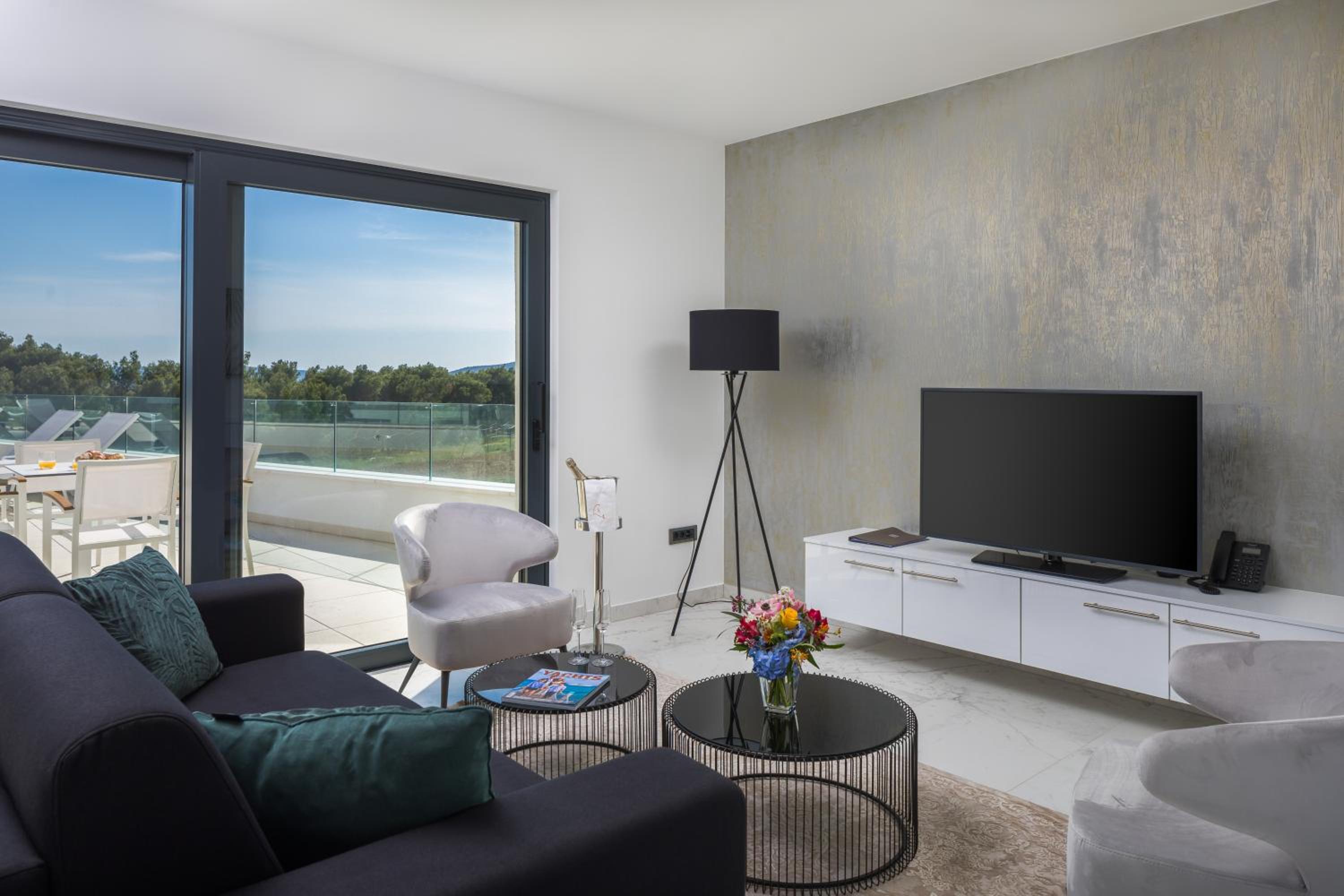 3-Bedroom Apartment with Terrace and Sea View