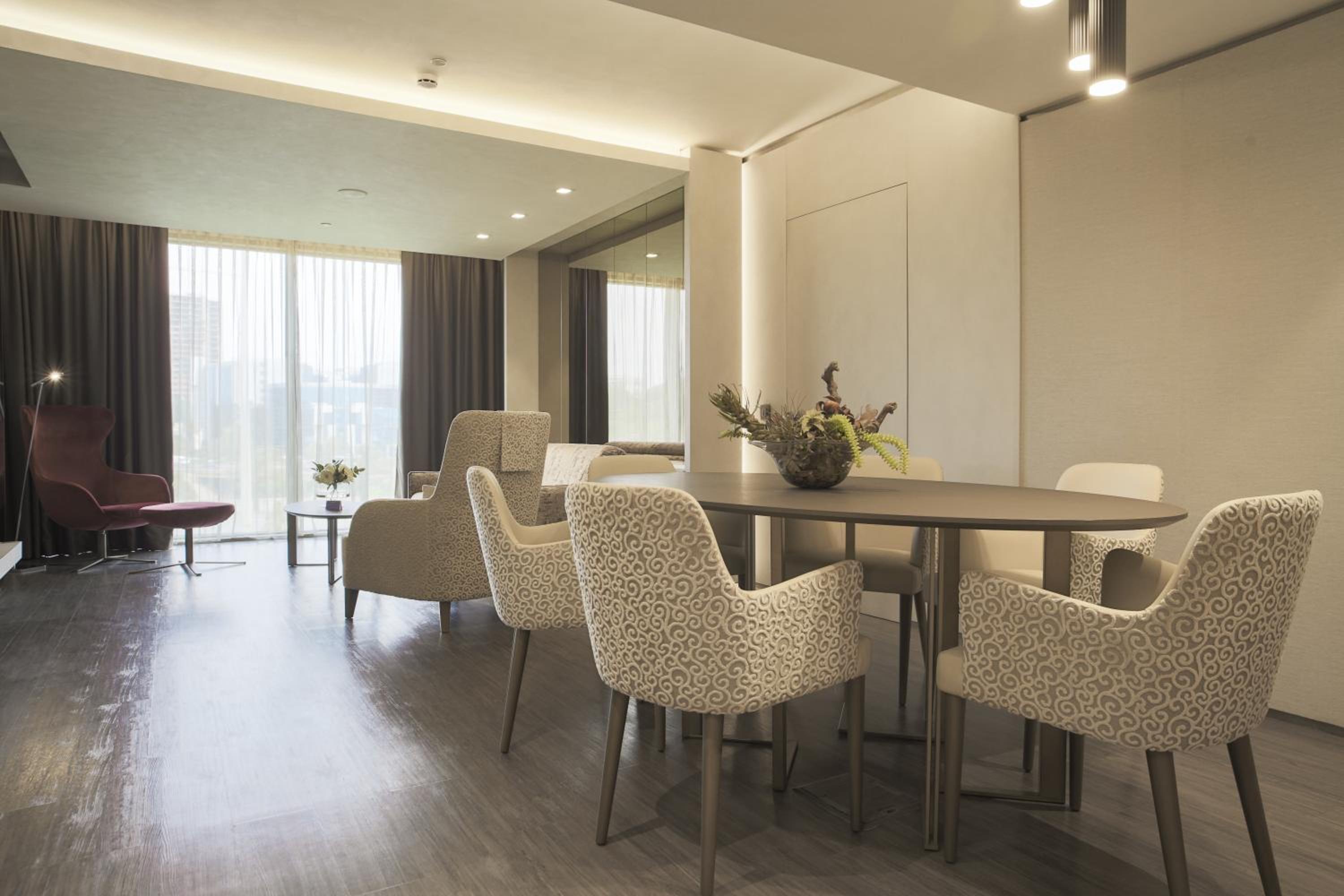 Suite With Whirlpool