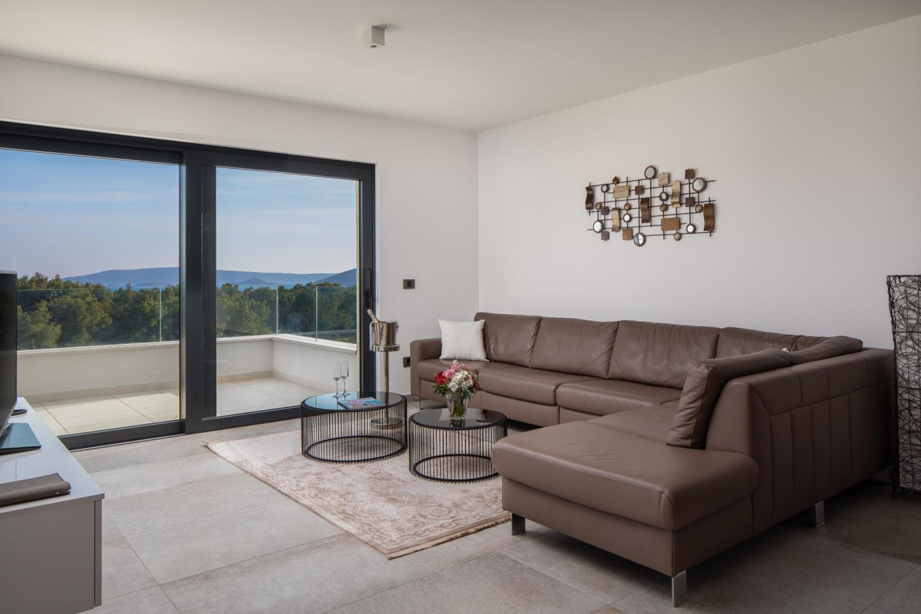 2-Bedroom Apartment with Balcony and Sea View