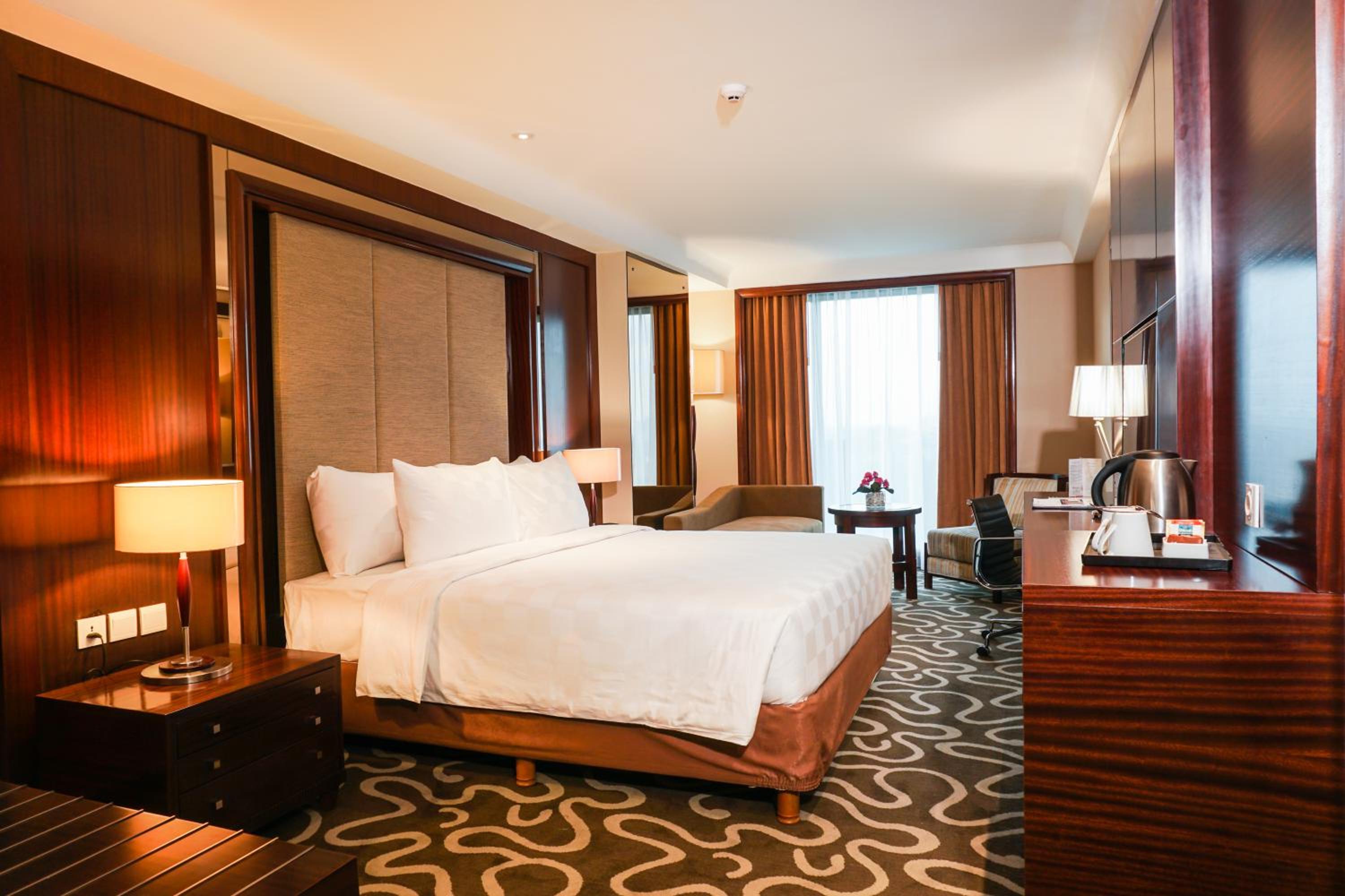 Grand Deluxe Room - Photo 1