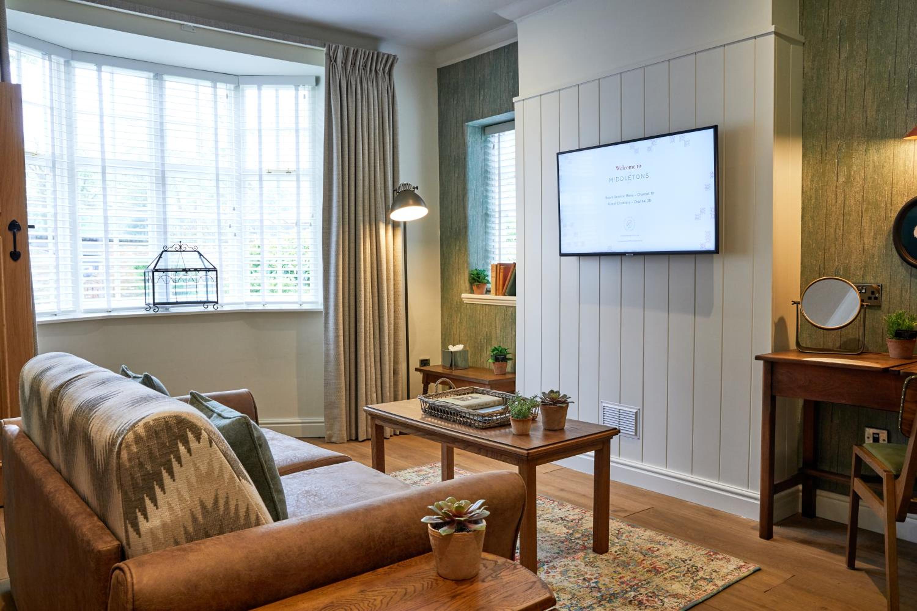 Cottage with Garden View - Photo 4