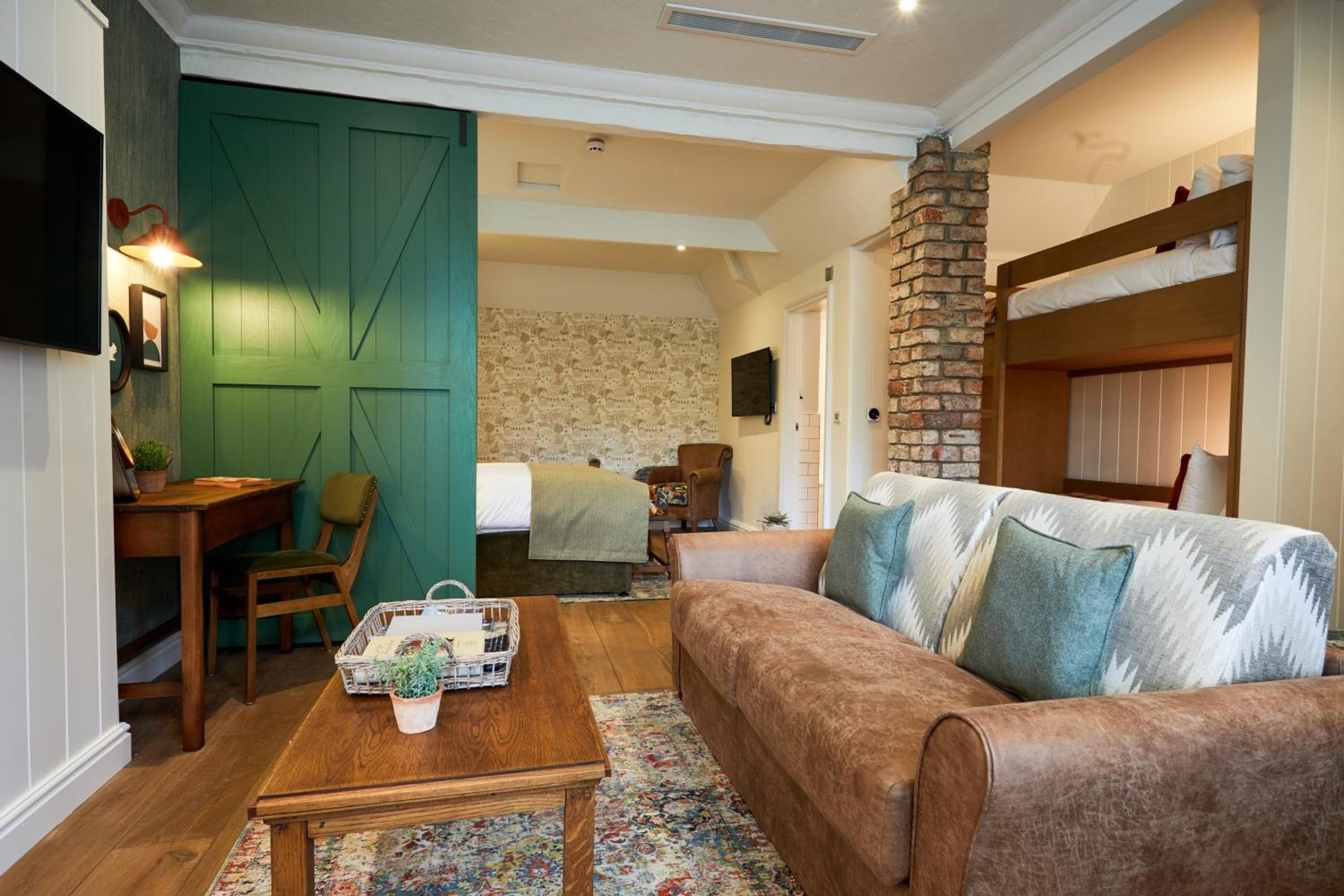 Cottage with Garden View - Photo 2