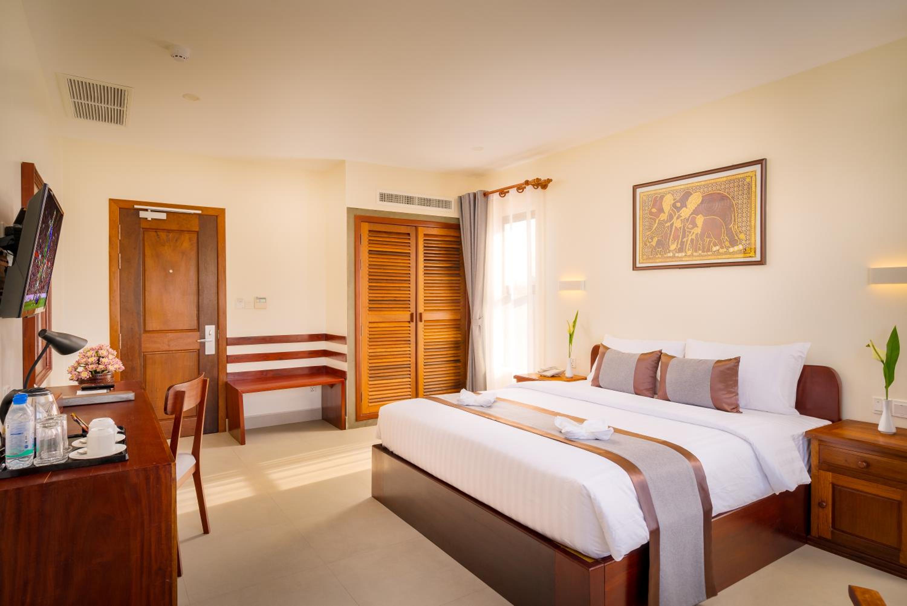 Deluxe Double Room - Photo 9