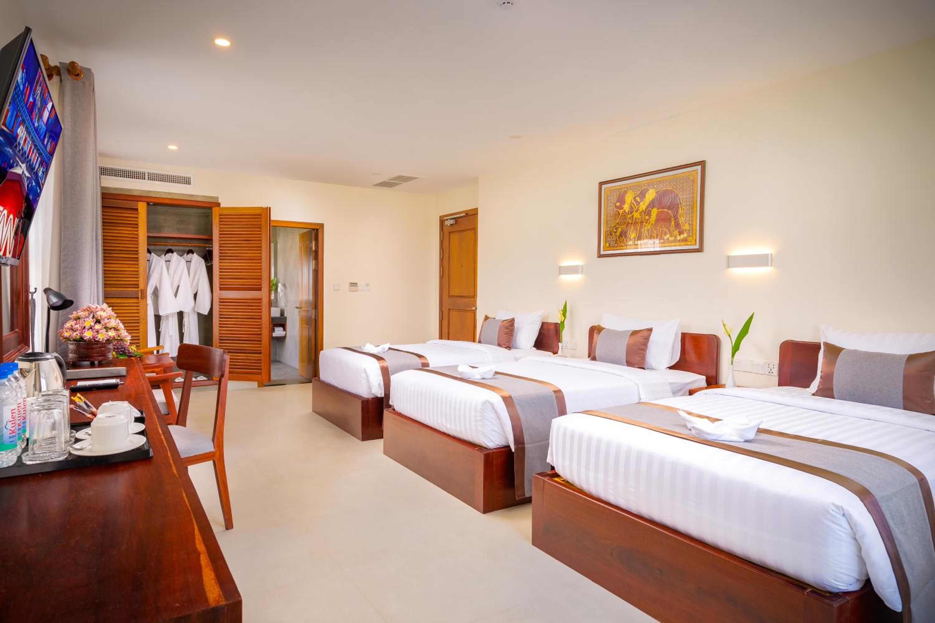 Deluxe Triple Room With Balcony - Photo 7