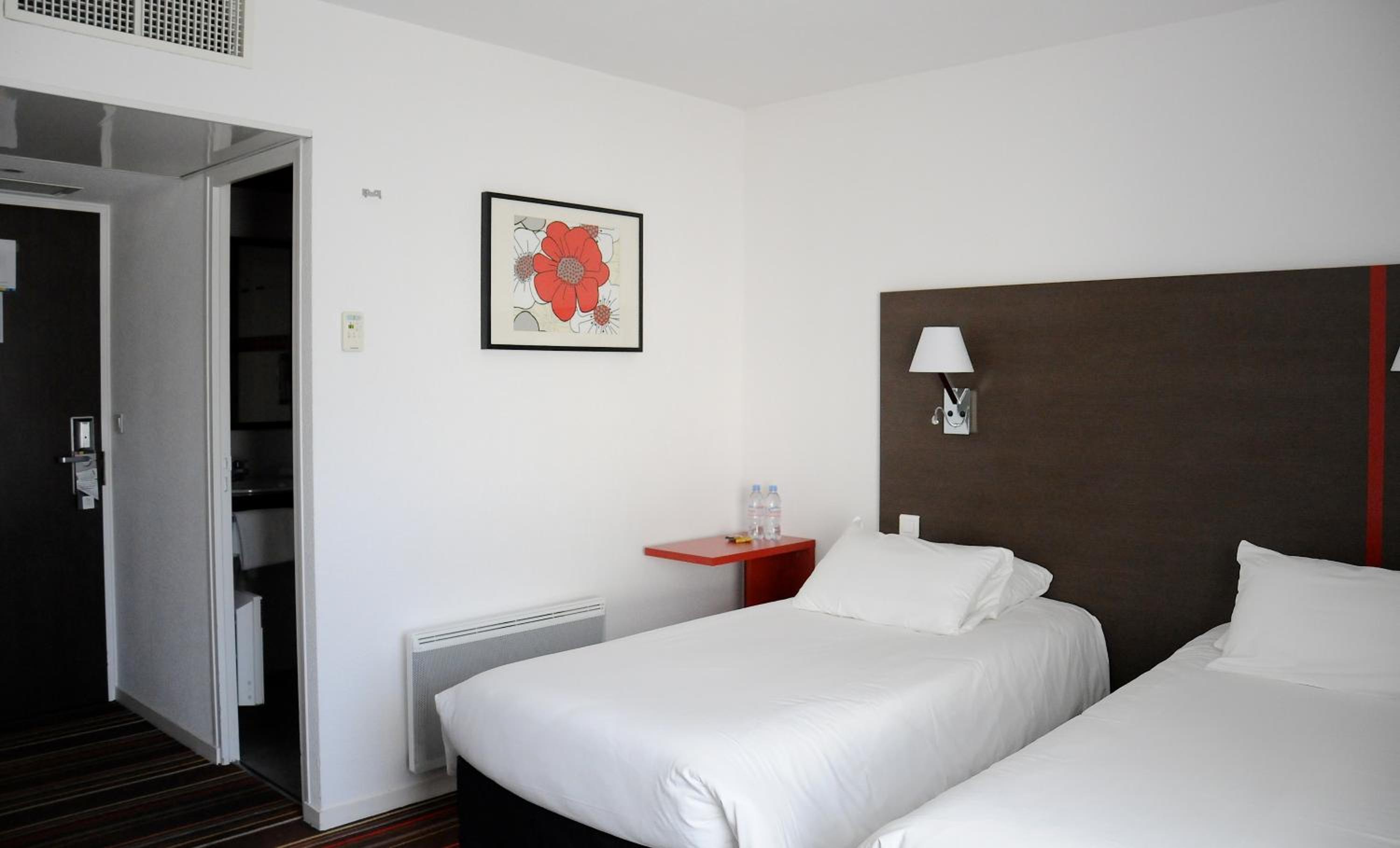 Standard Twin Room photo 2