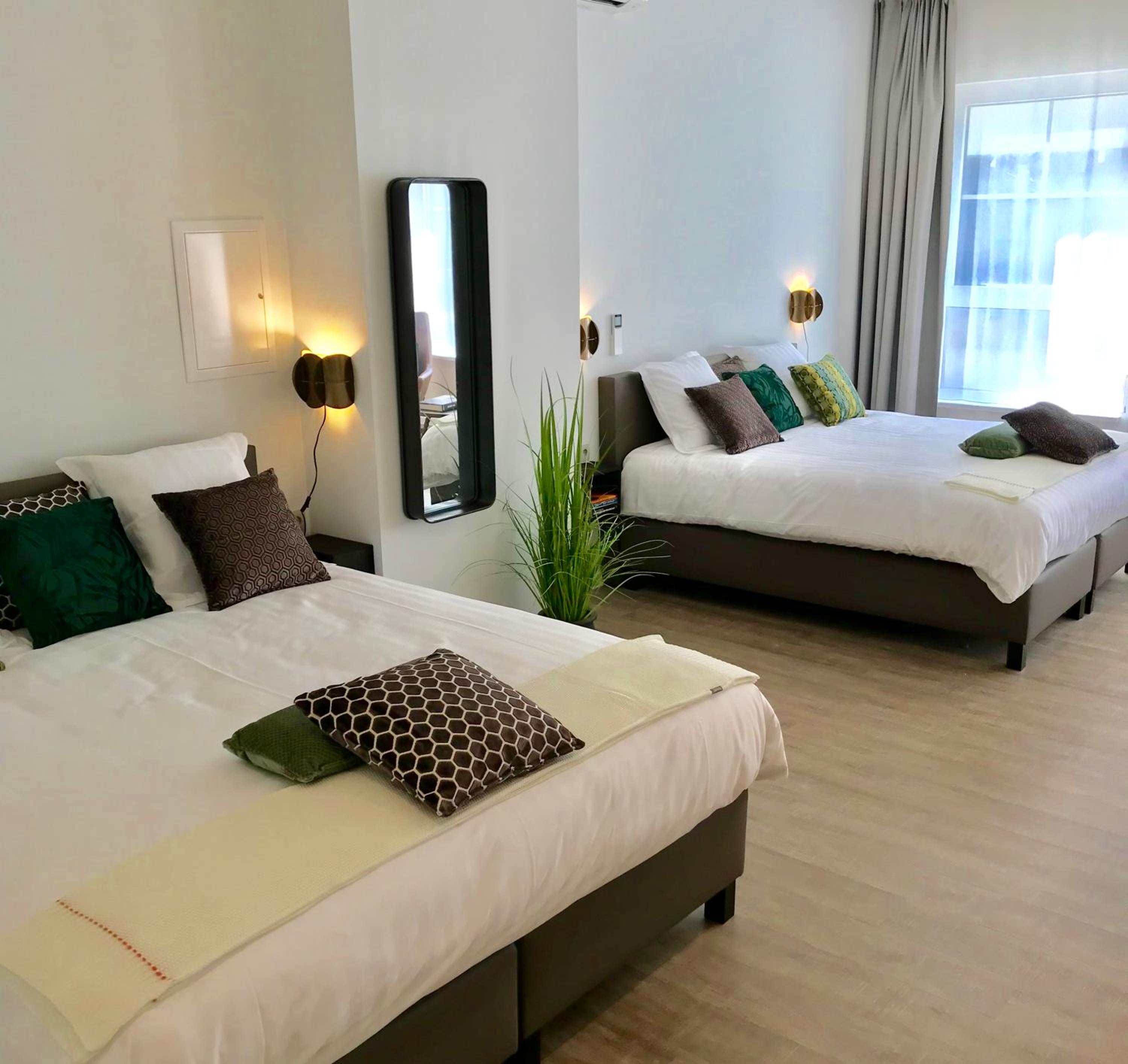 King Room with Two King Beds - Photo 6
