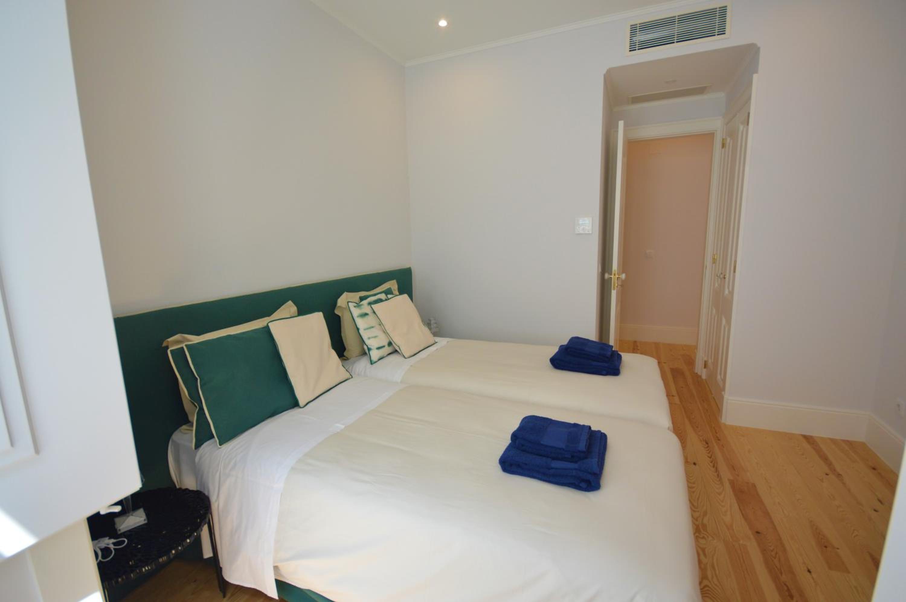 Three-Bedroom Apartment - Photo 6