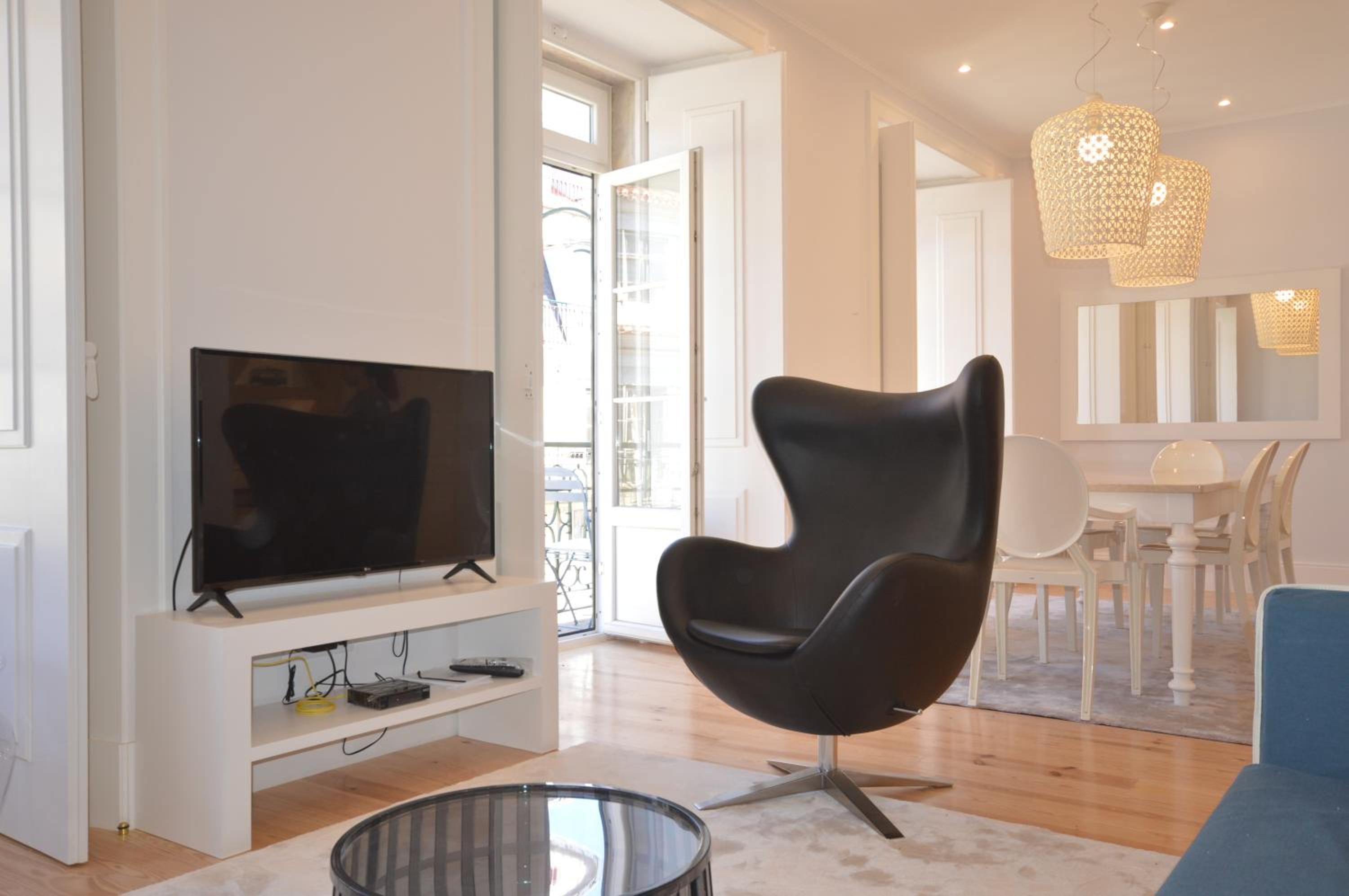 Three-Bedroom Apartment - Photo 9