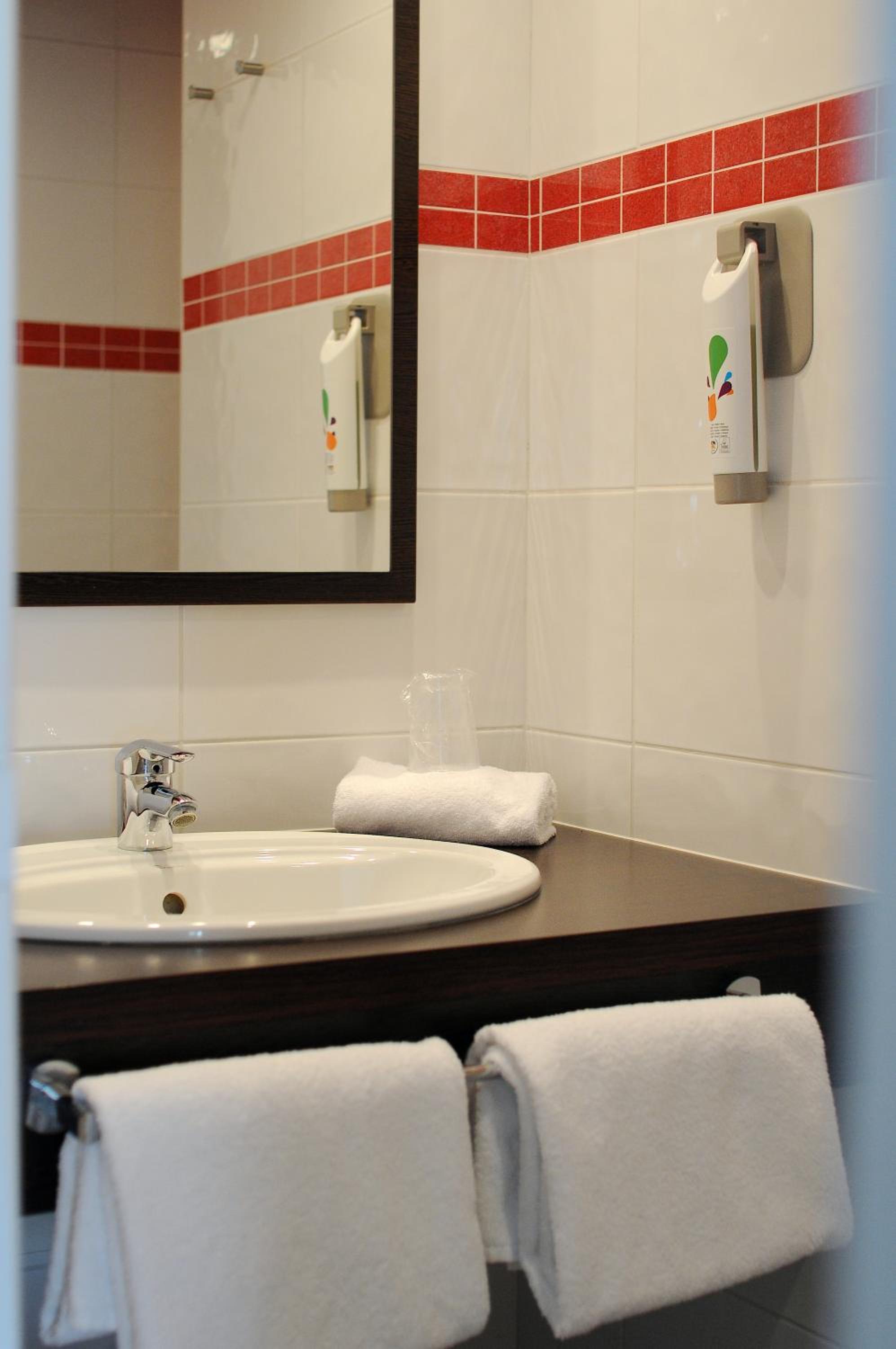 Standard Family Suite with 2 Connecting Rooms photo 2