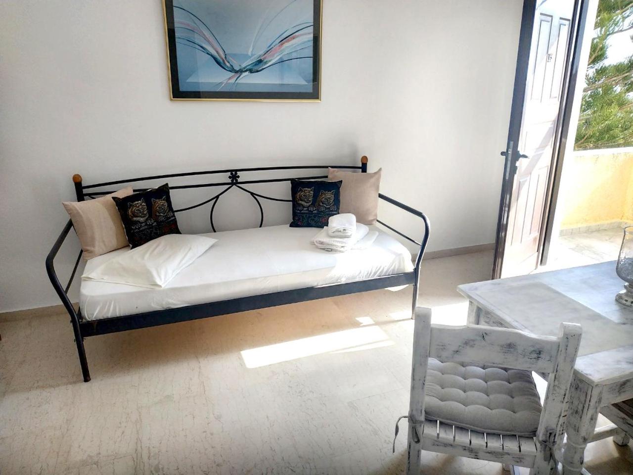 One-Bedroom Apartment - Photo 8