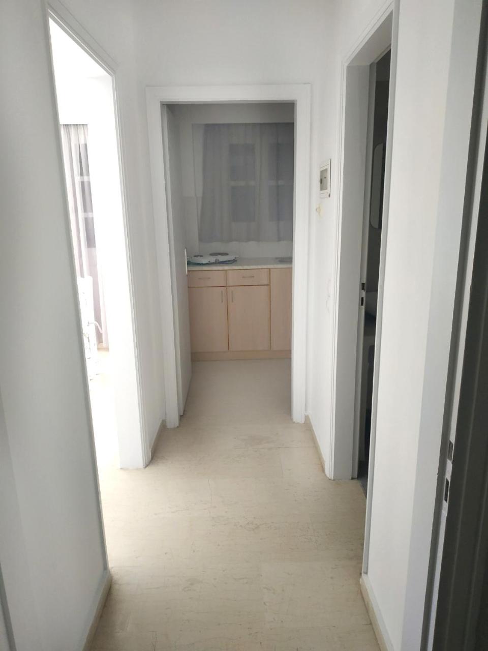 One-Bedroom Apartment - Photo 2