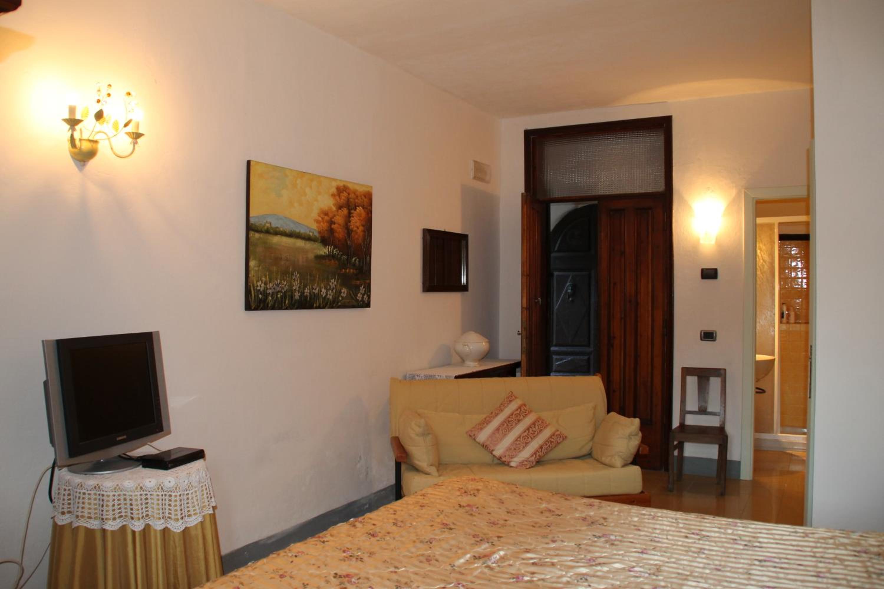 Standard Double Room photo 2