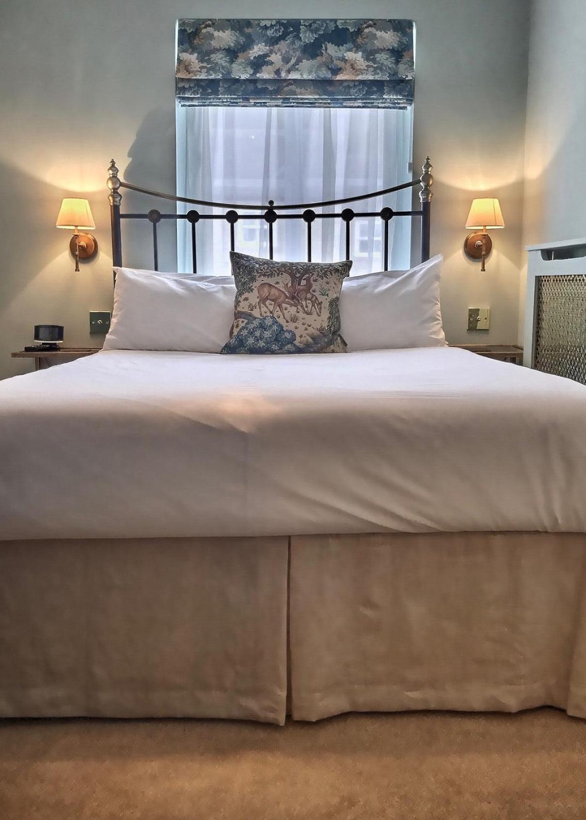 Small Double Room with Bath- Pets not allowed  photo 2