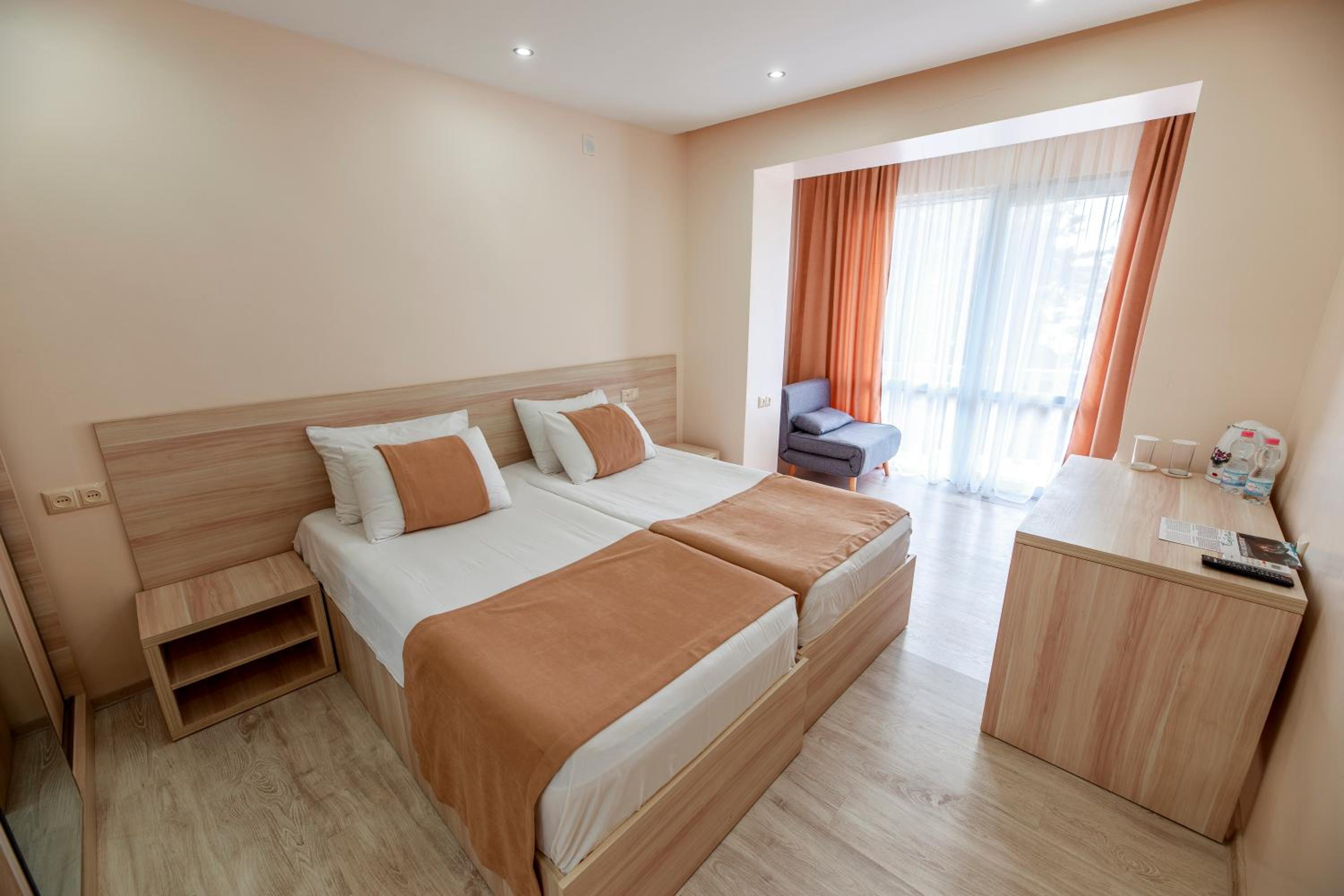 Twin Room - Photo 3