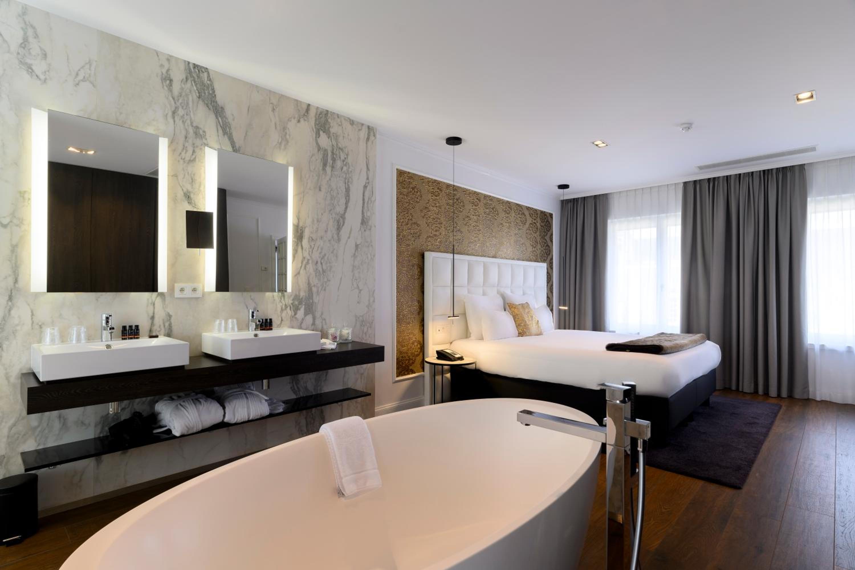 Penthouse Suite - Photo 1