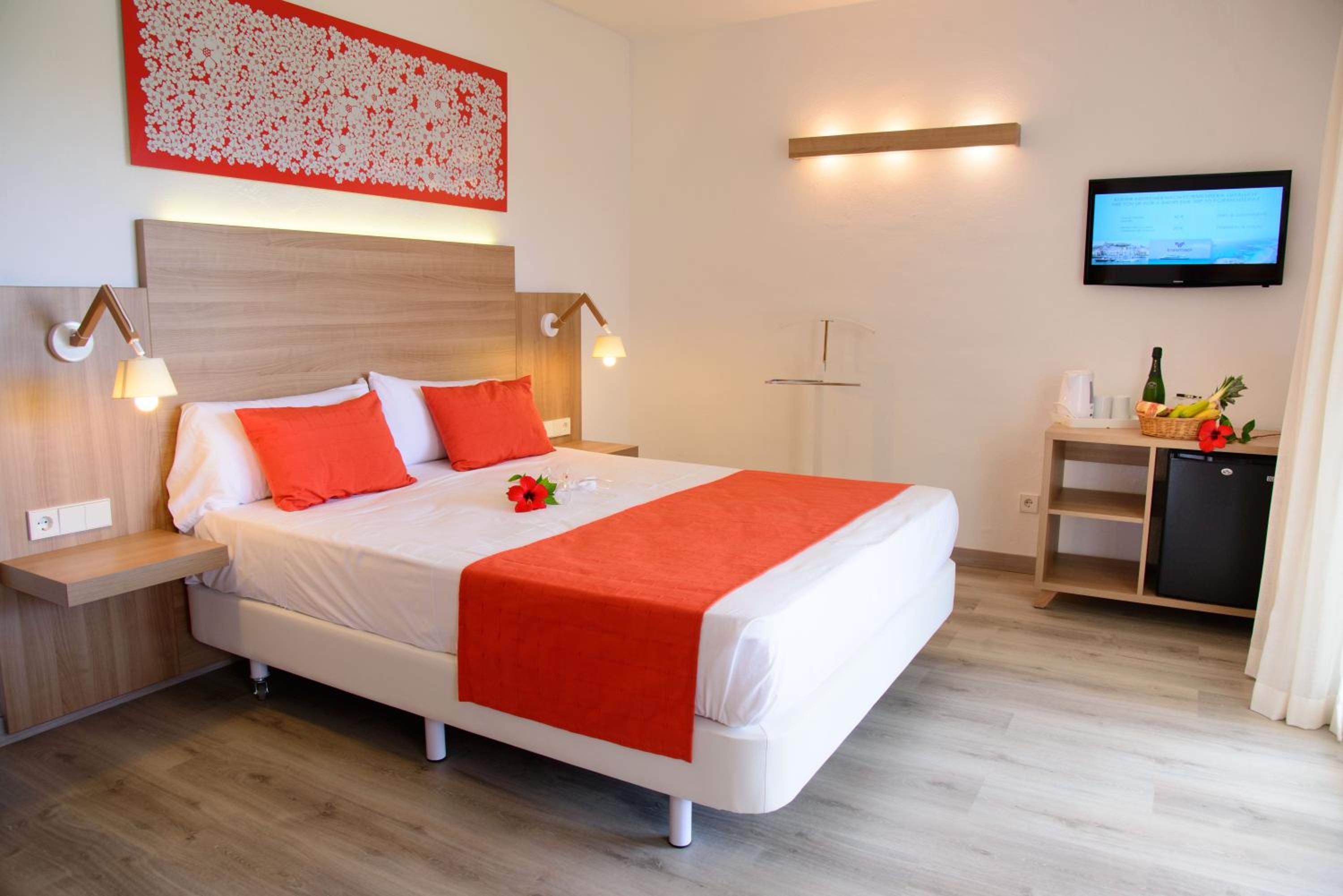 Double Room with Garden View - Photo 3