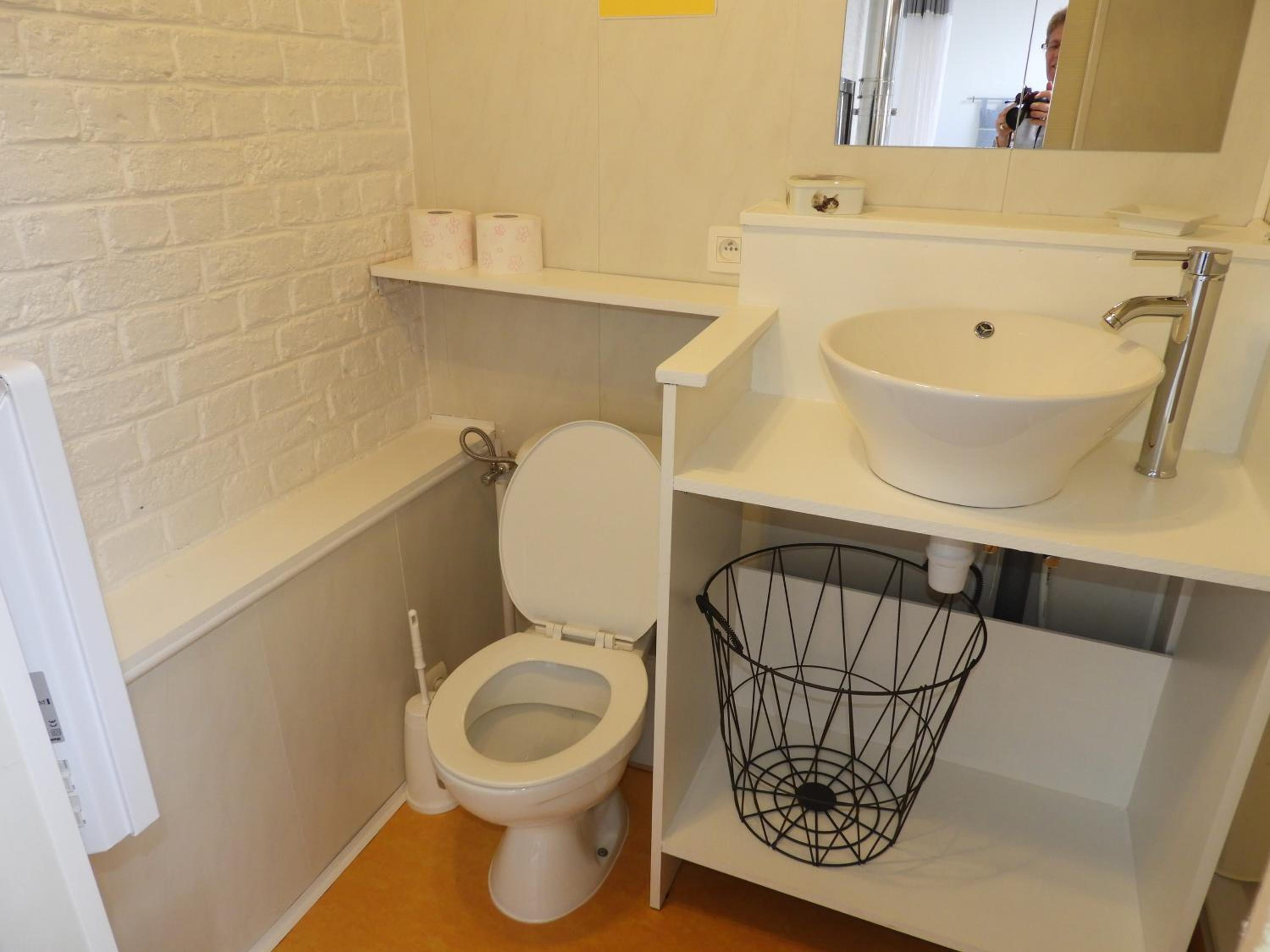 Studio Apartment - Photo 9