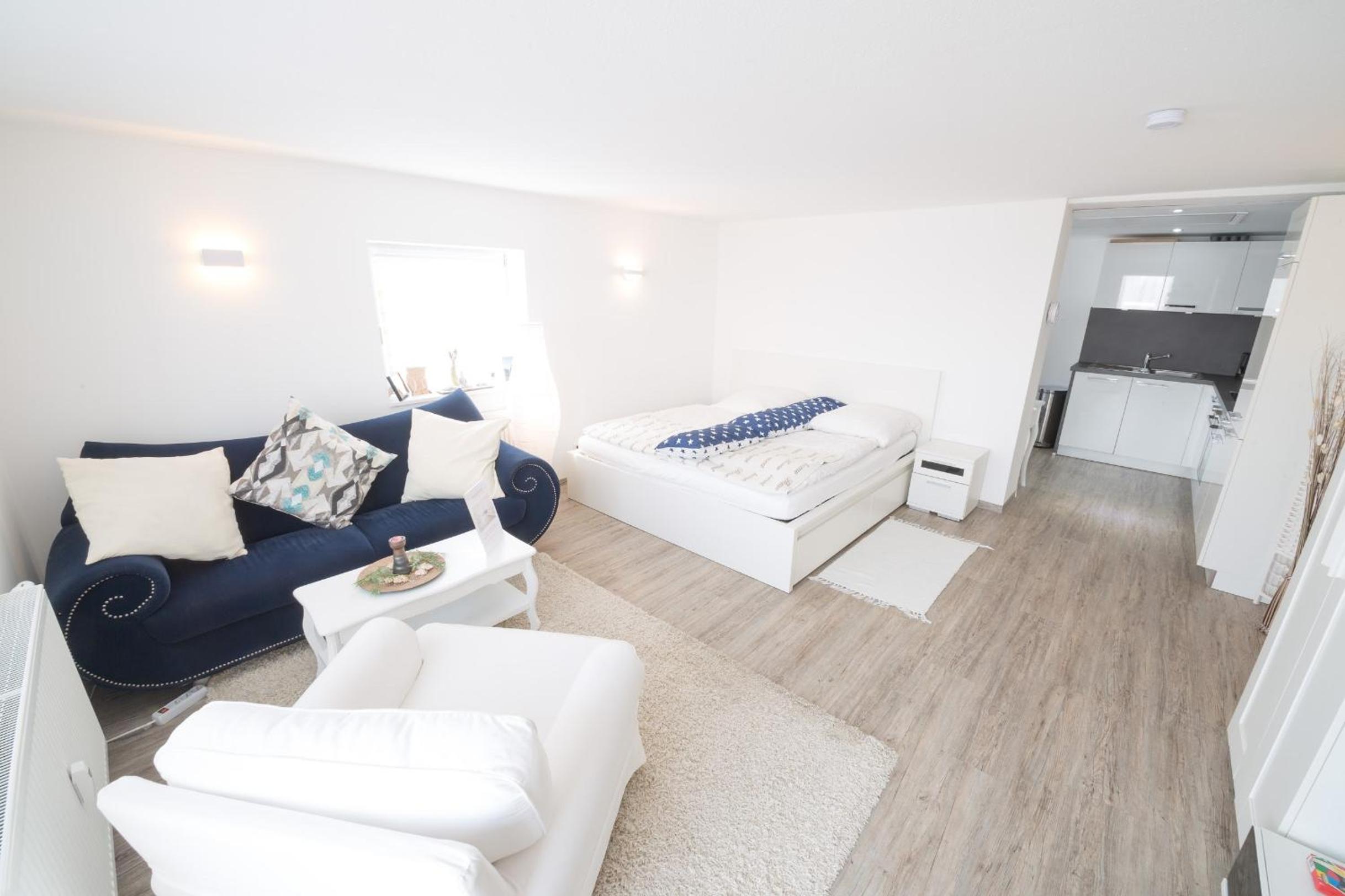 Apartment with Terrace - Photo 6