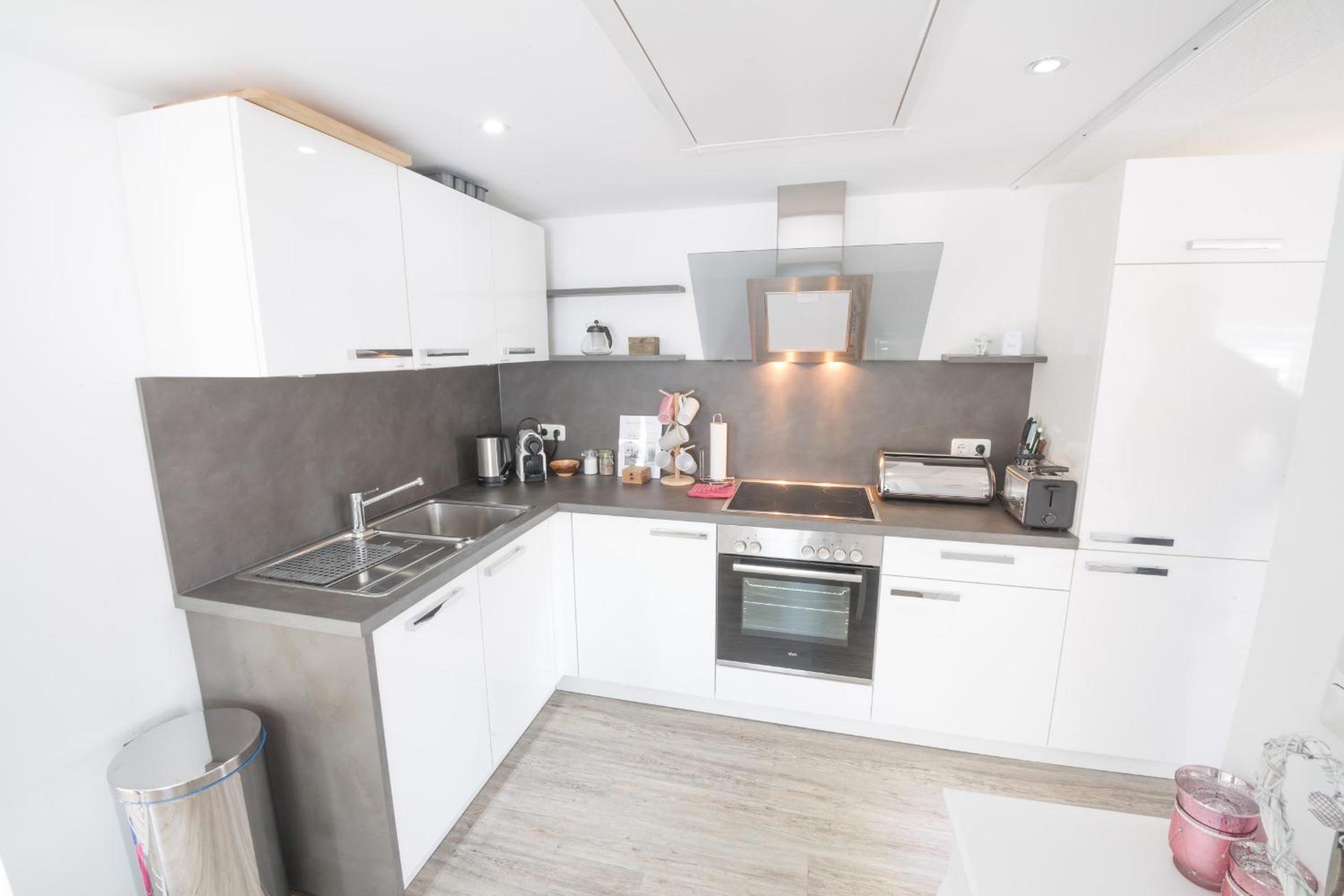 Apartment with Terrace - Photo 11