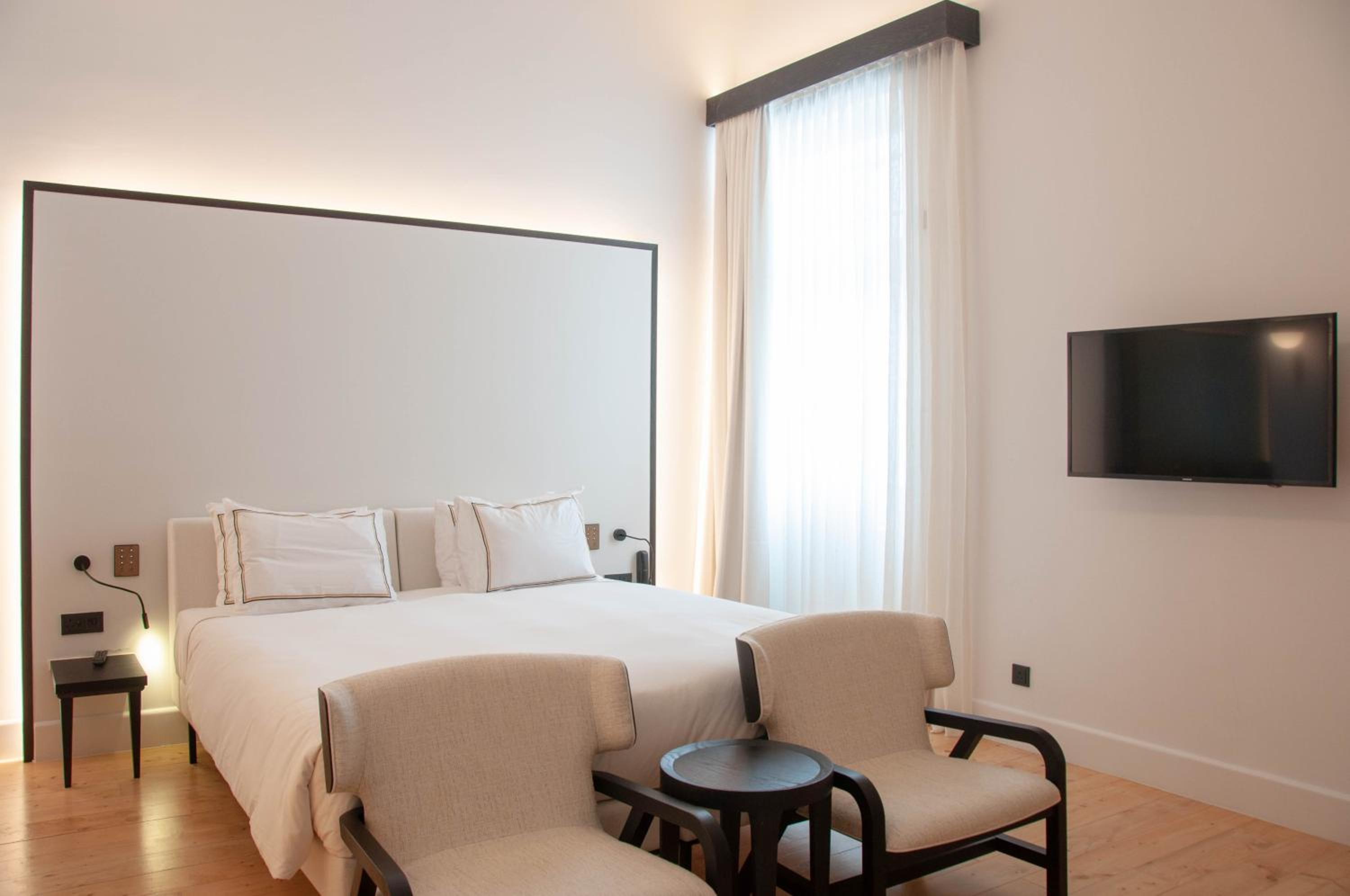 Deluxe Double or Twin Room - Photo 6