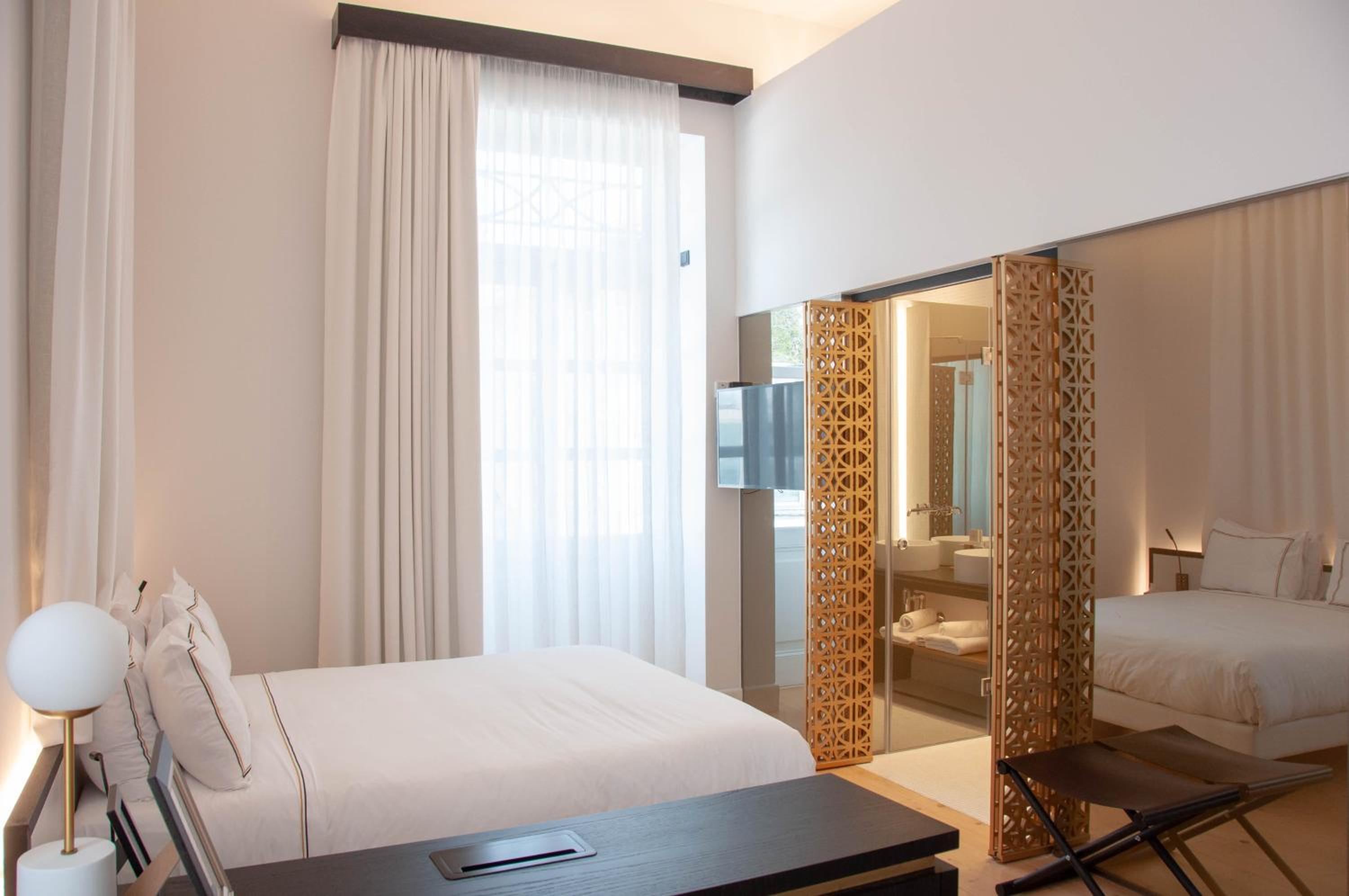 Deluxe Double or Twin Room - Photo 12