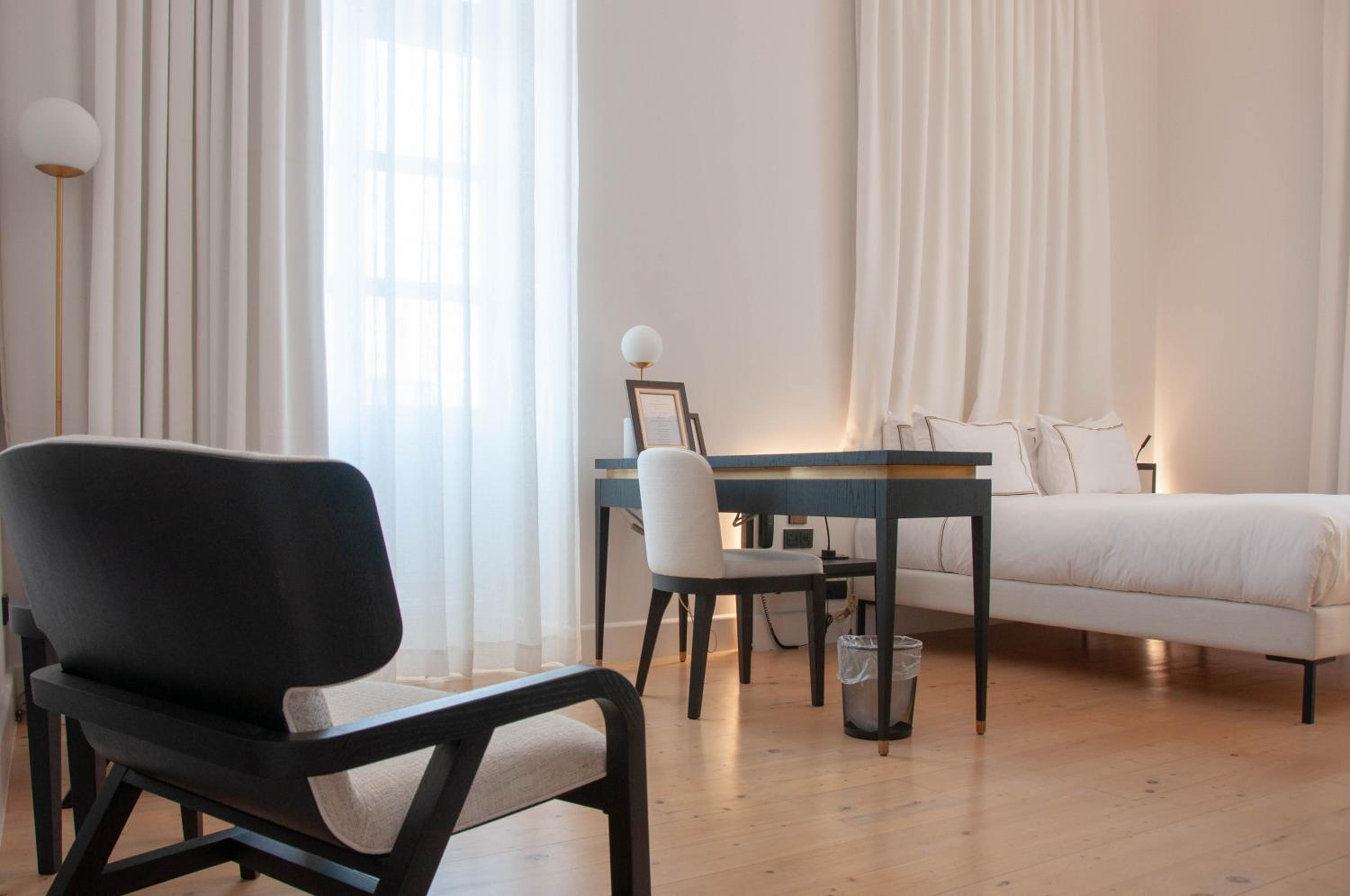 Deluxe Double or Twin Room - Photo 13