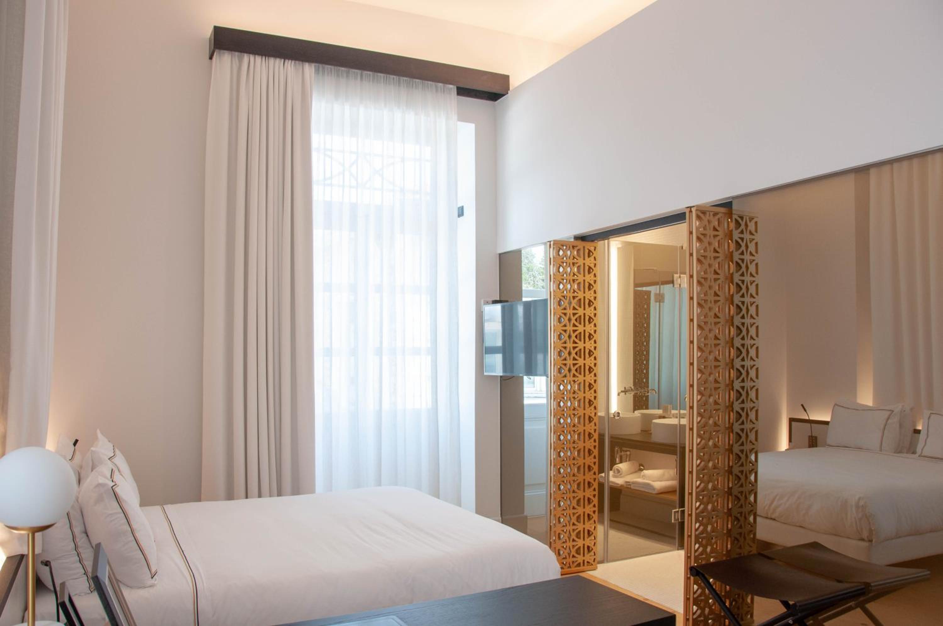 Deluxe Double or Twin Room - Photo 14